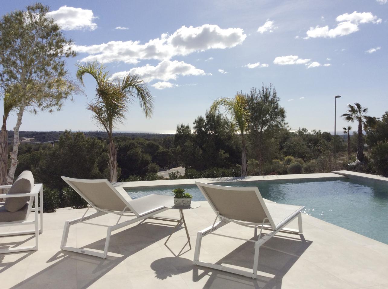 Detached house for sale in San Miguel de Salinas, price € 469.000