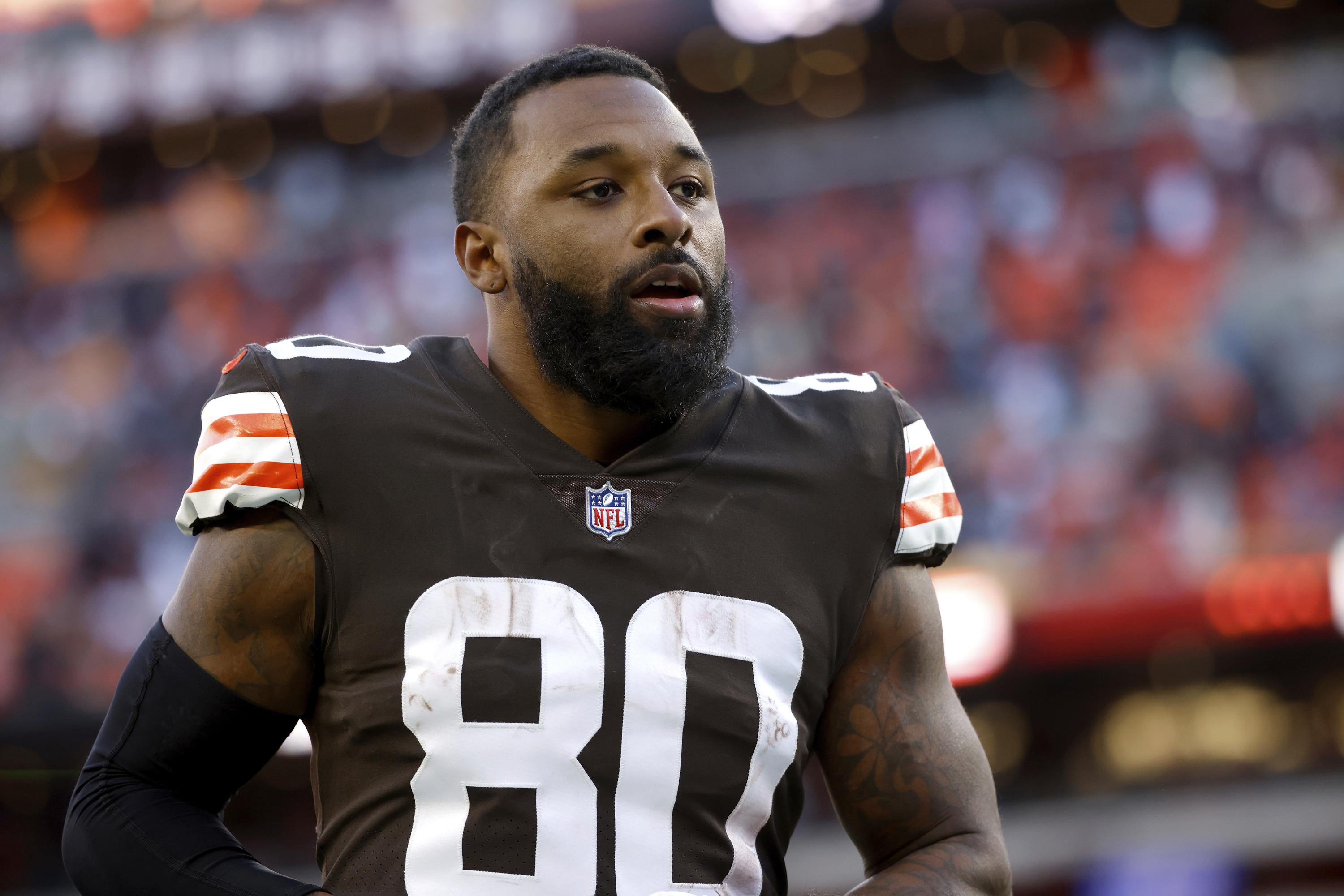 Landry tells Browns he wants to stay, but "ball" with team AP News