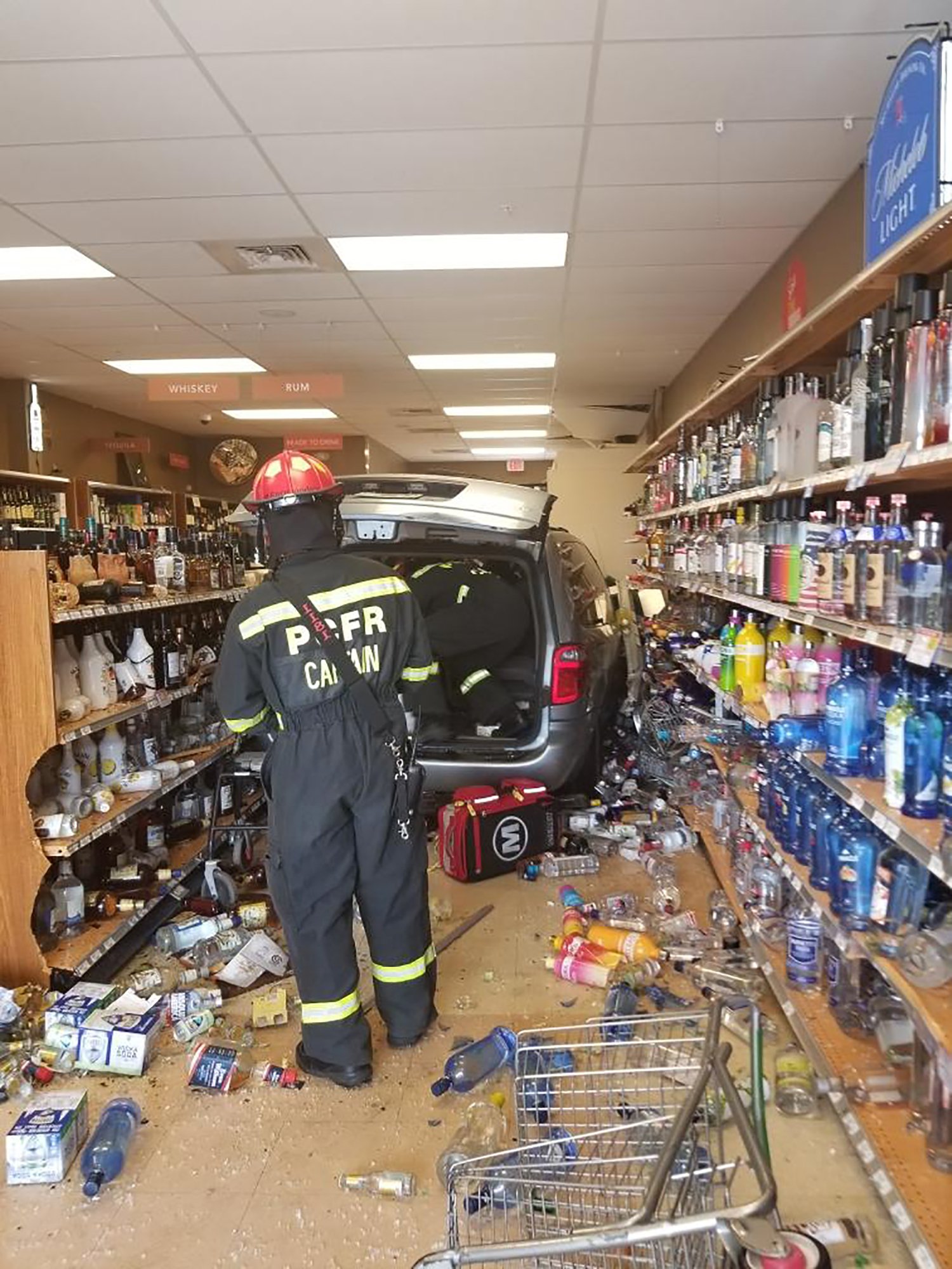 Minivan crashes into Florida liquor store, injuring 3 people AP News