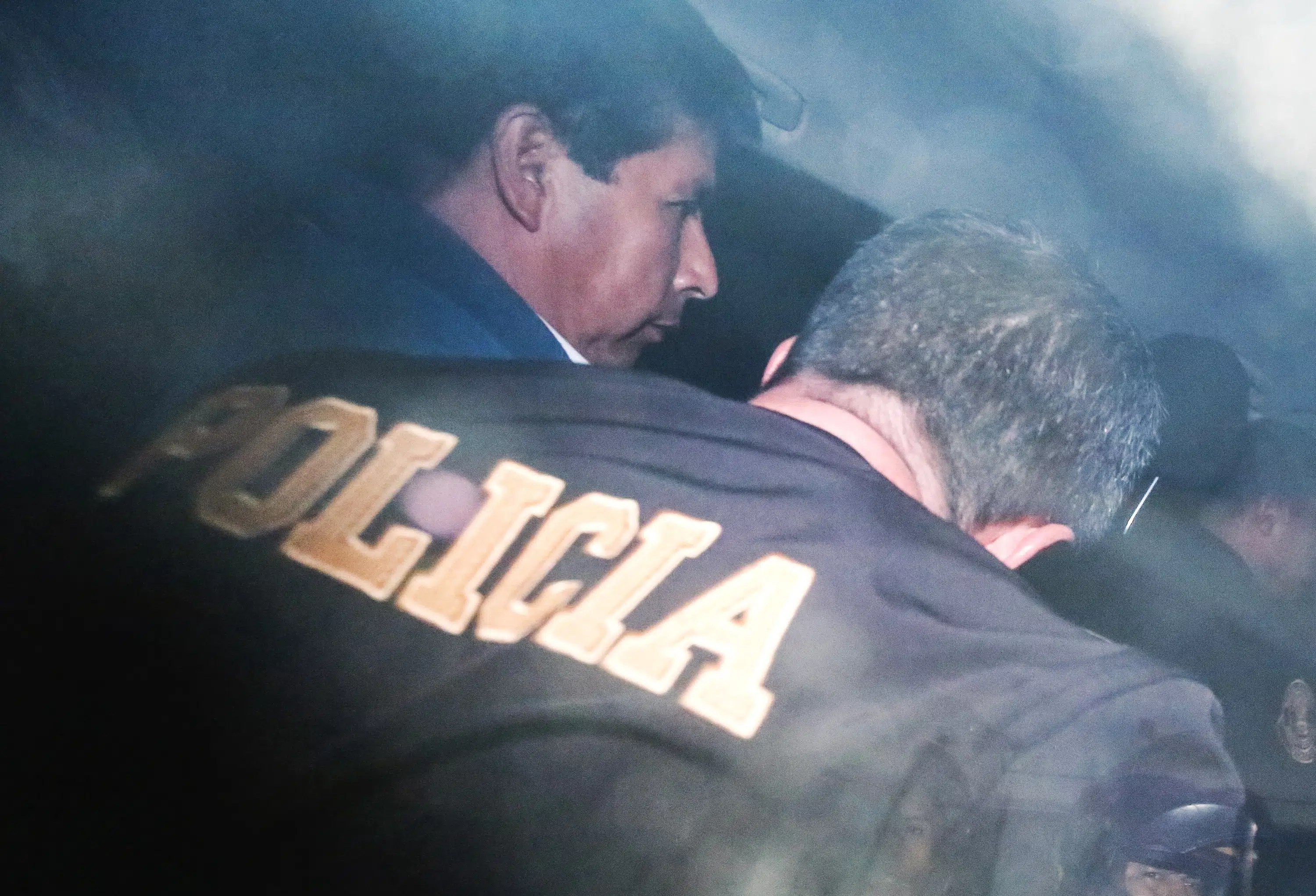 R pida Ca da Del Poder Y Arresto Del Asediado Presidente De Per 