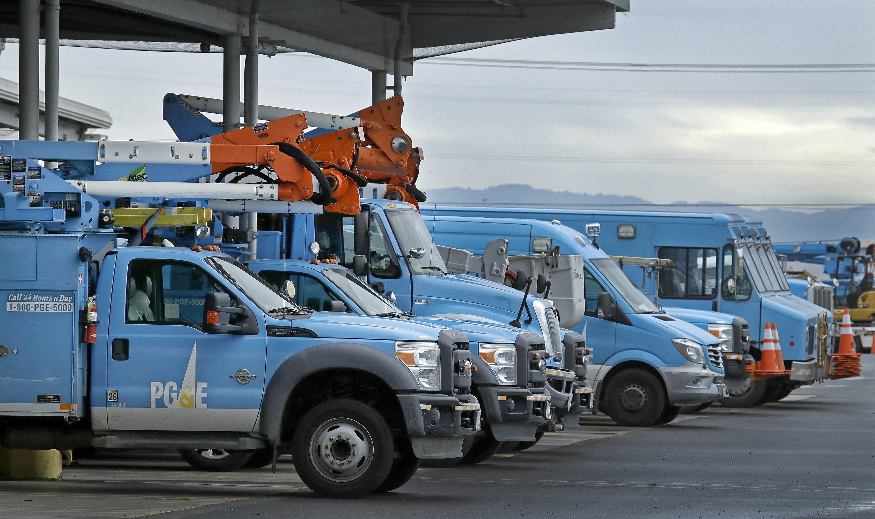 California utility proactively cuts power because of weather AP News