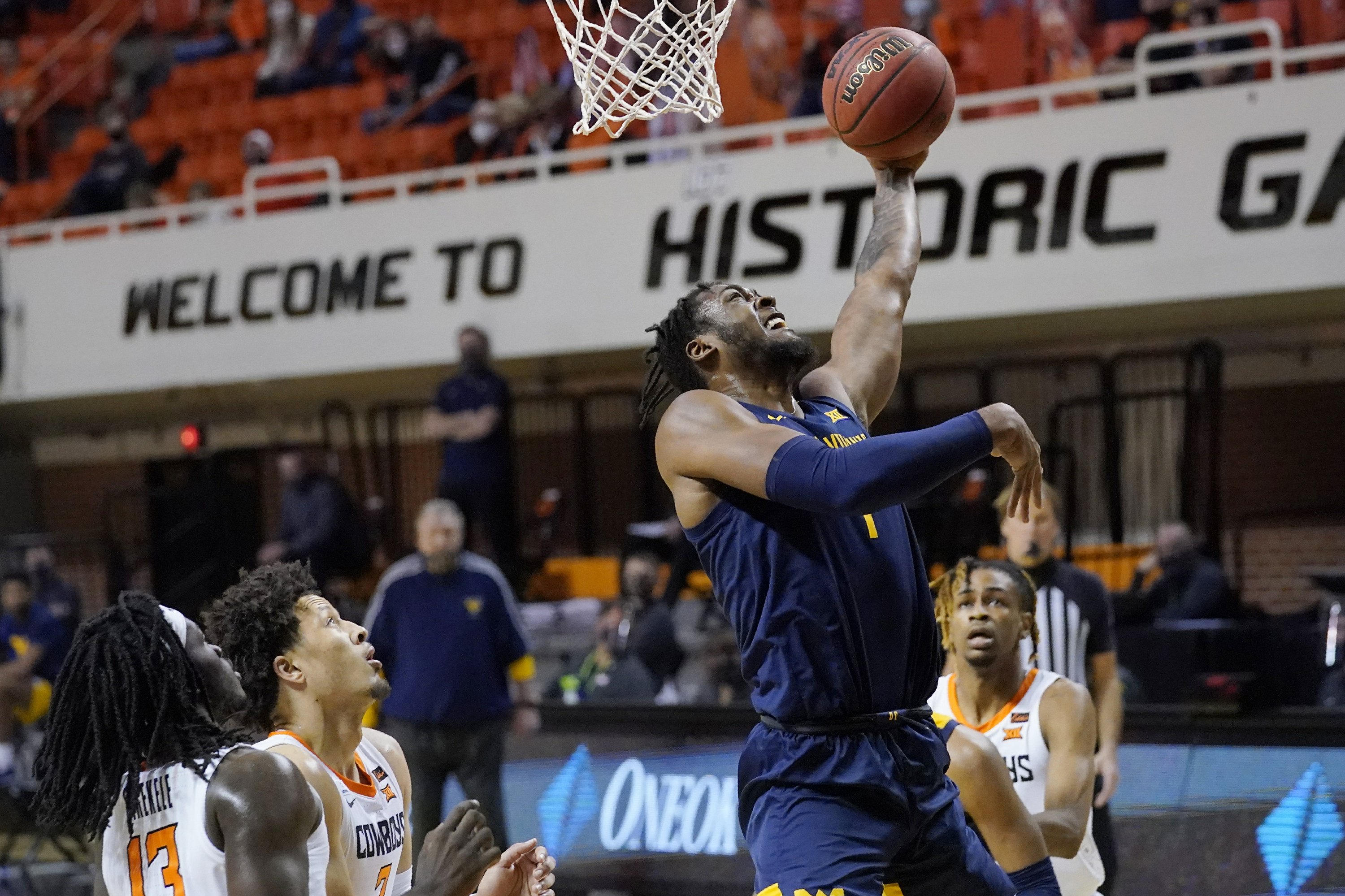 Culver leads No. 14 West Virginia from 19 down past Okla St AP News