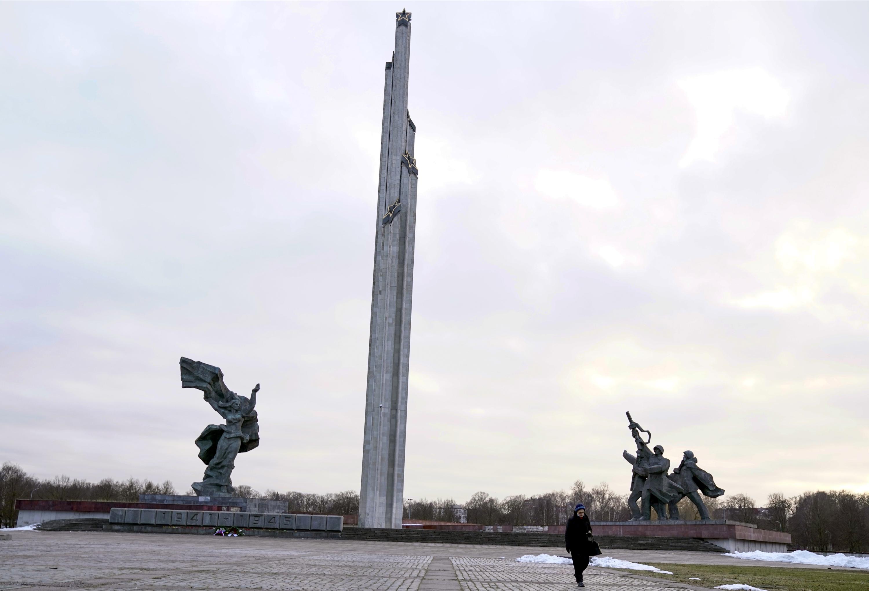Latvia to topple Sovietera monument a week after Estonia AP News