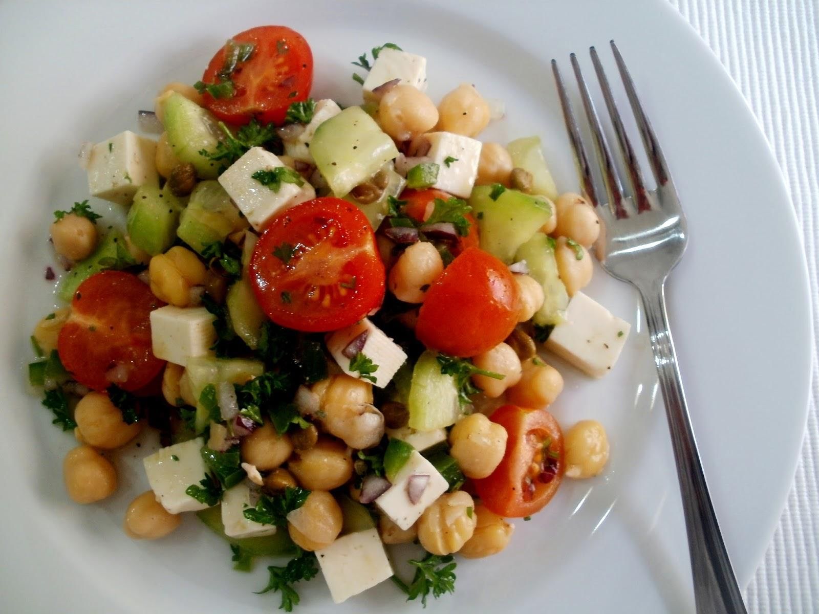 Ensalada de queso panela con garbanzos de 265.2 Kcal Receta fácil en