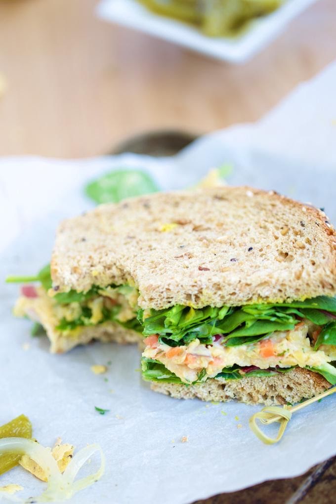 Sándwich de ensalada de garbanzo con pollo de 329 Kcal Receta fácil