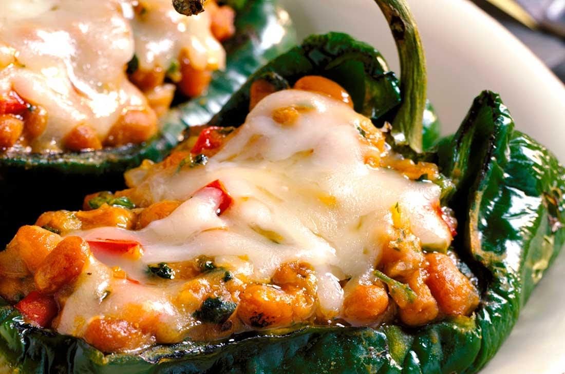 Chile relleno de garbanzo y queso de 254 Kcal Receta fácil en la app