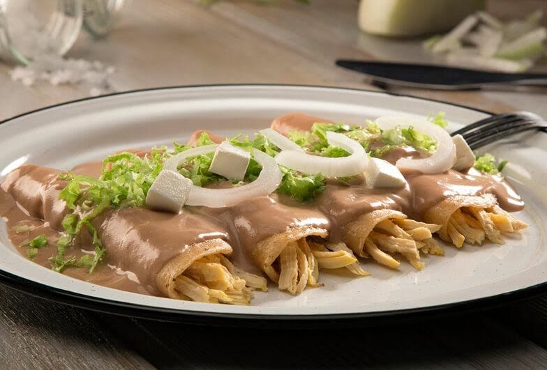 Enfrijoladas con pollo en tortilla de nopal de 327.2 Kcal Receta