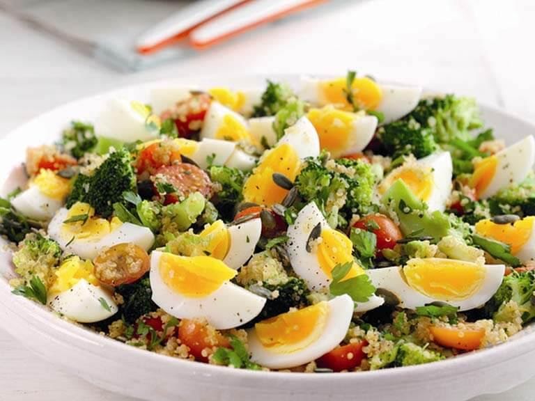 Ensalada de quinoa y huevo de 197.2 Kcal Receta fácil en la app Avena