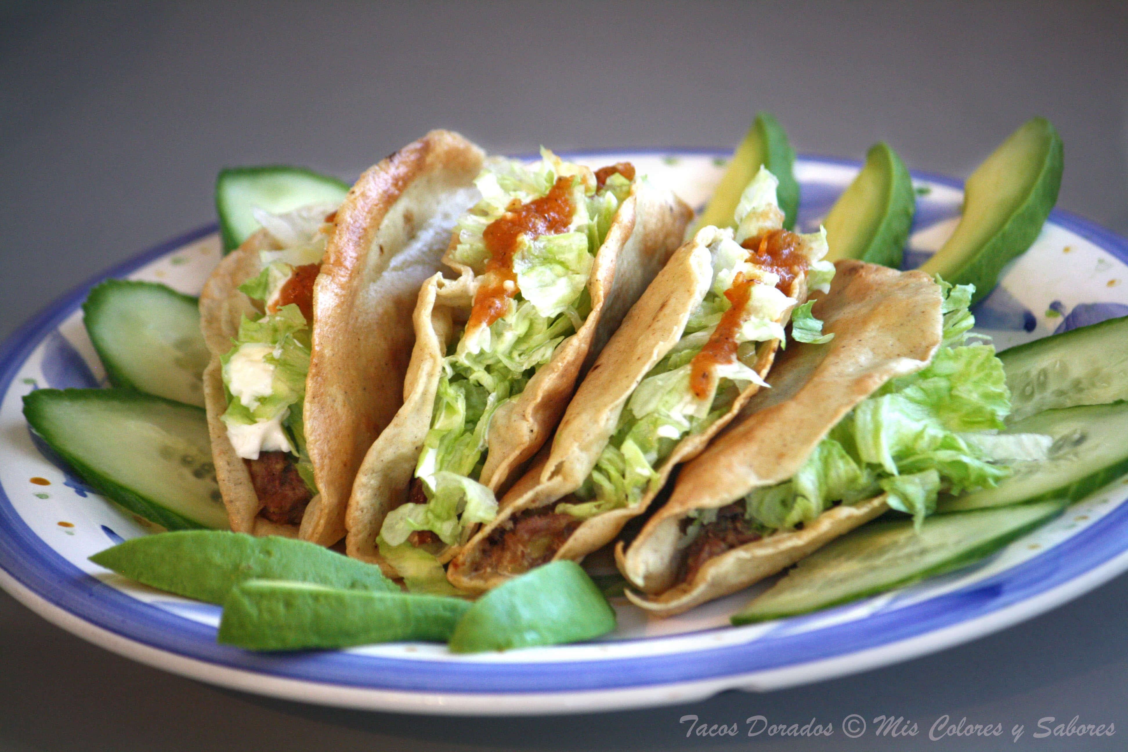 Tacos dorados de aguacate con aderezo fit de 280 Kcal Receta fácil en