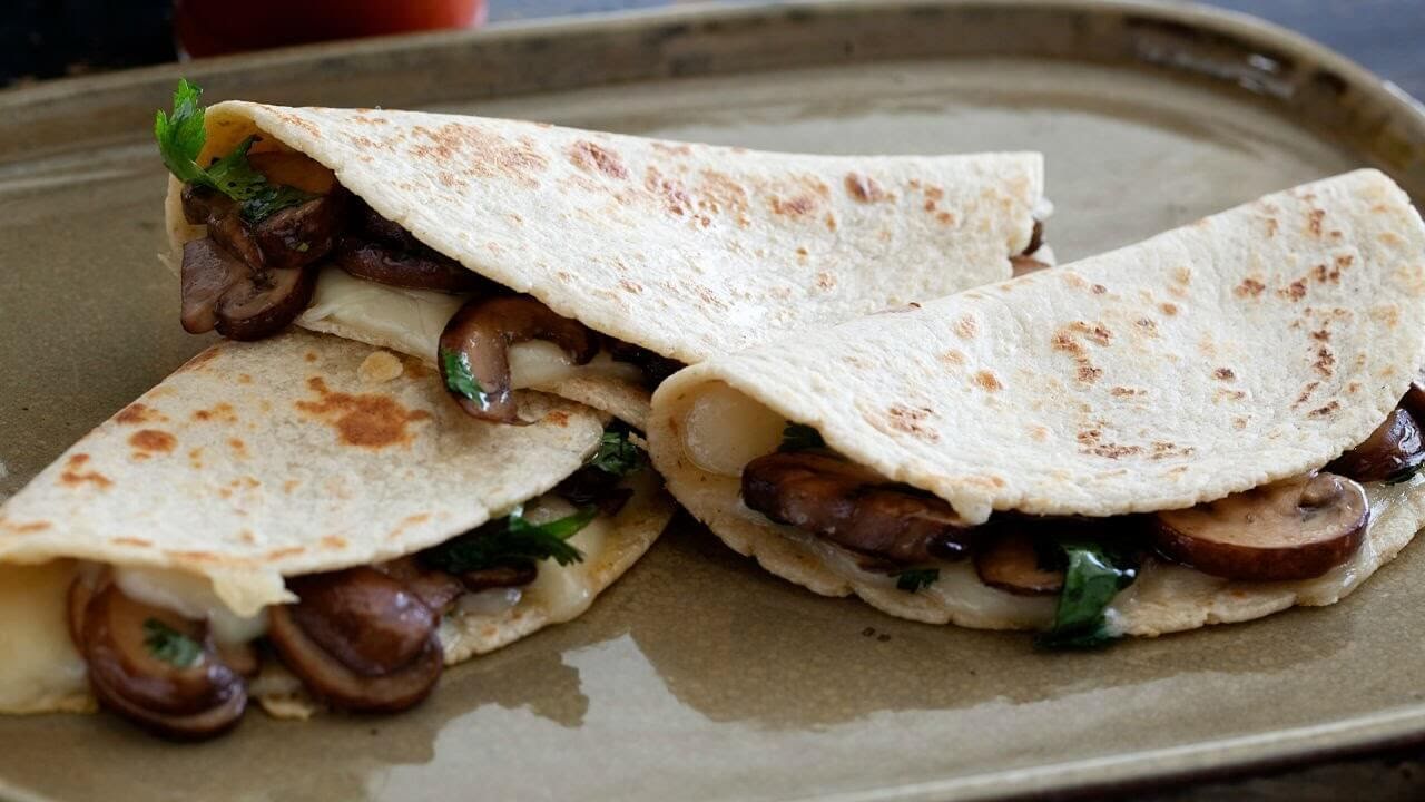 Quesadillas de queso panela con champiñón de 328 Kcal Receta fácil en