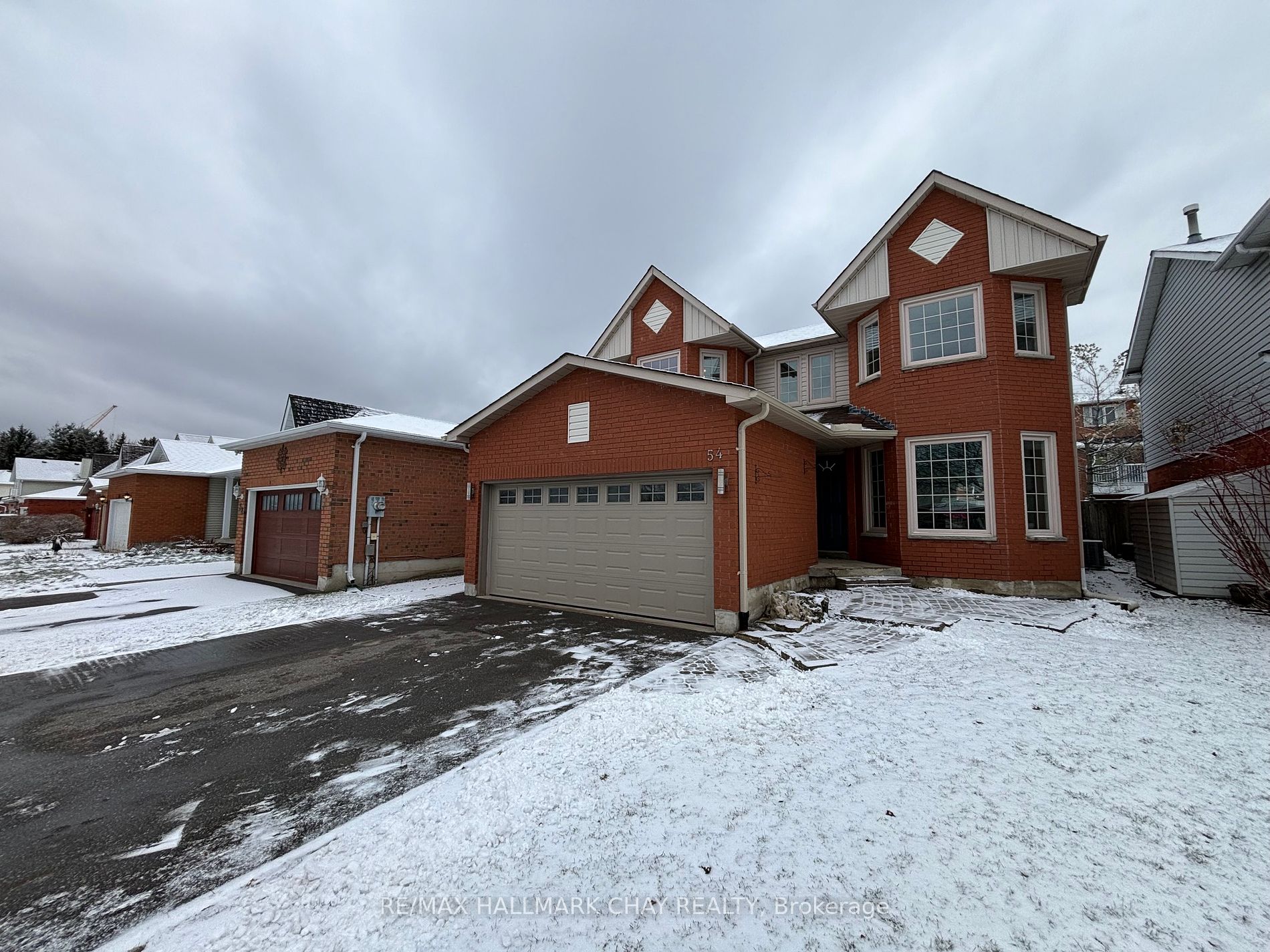 54 O'shaughnessy Cres. MLS S7384196. Right At Home Realty Barrie Real Estate