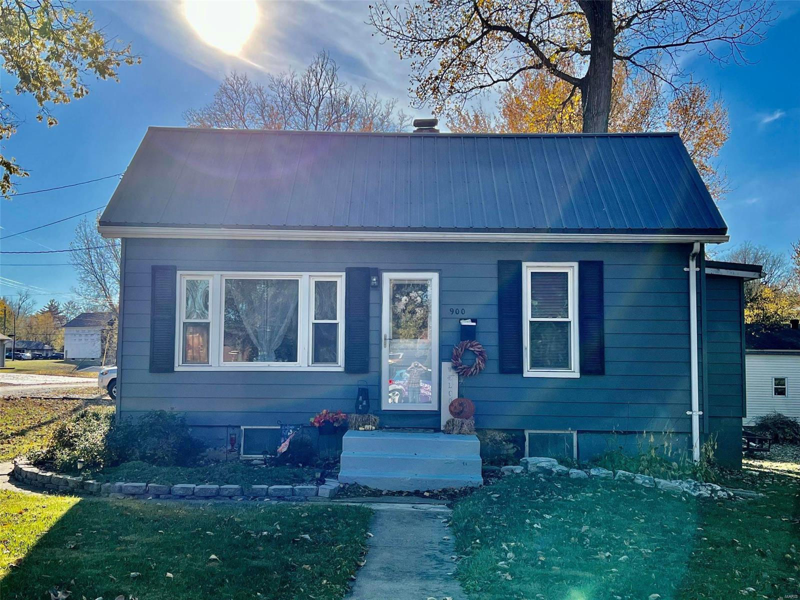 900 Warren Street, Jerseyville, IL 62052 is now new to the market