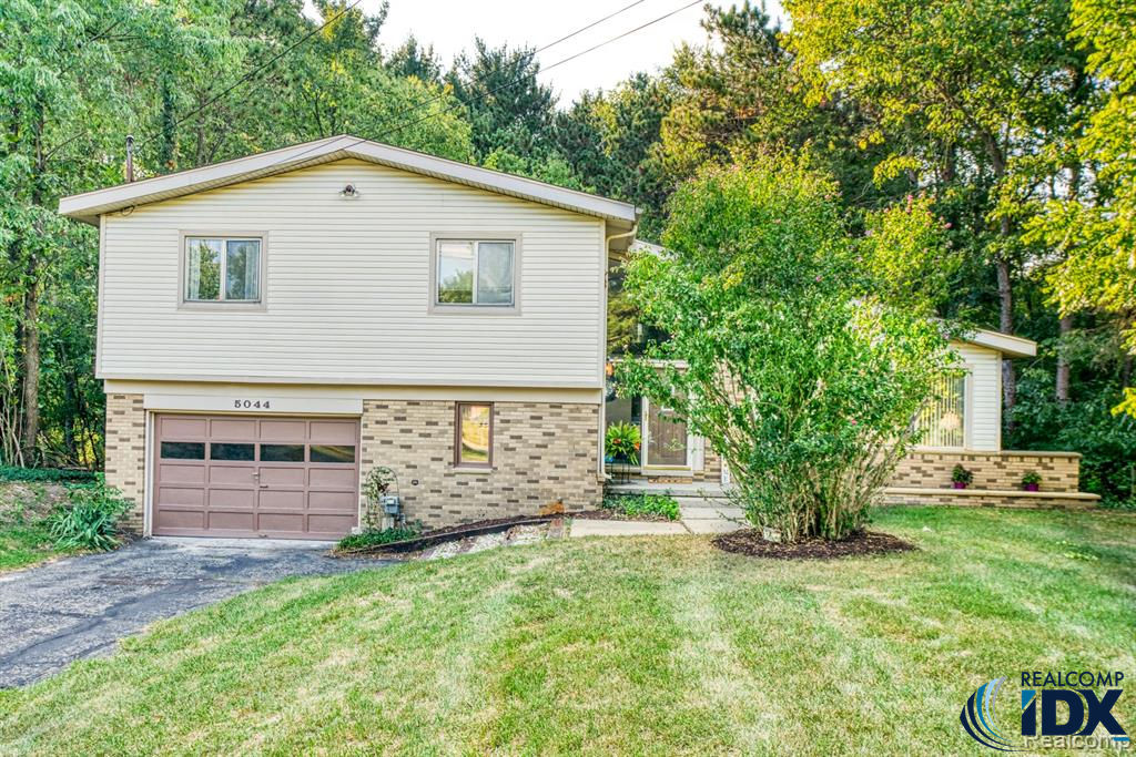 Another Property Sold 5044 Greenfield Road, Brighton twp, MI 48114