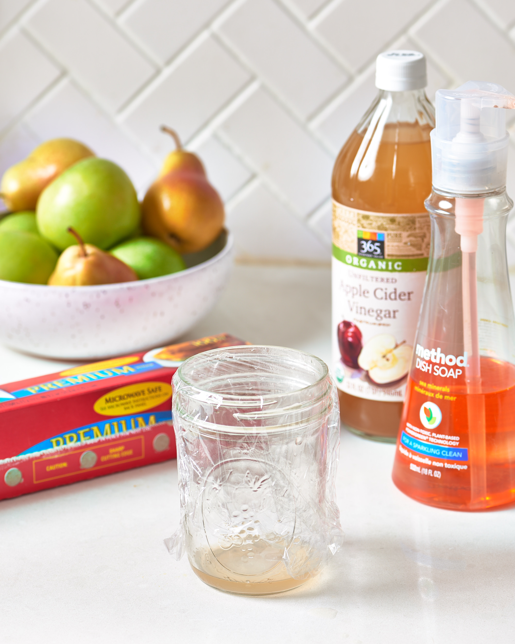 diy fruit fly trap white vinegar Johnsie Lindquist