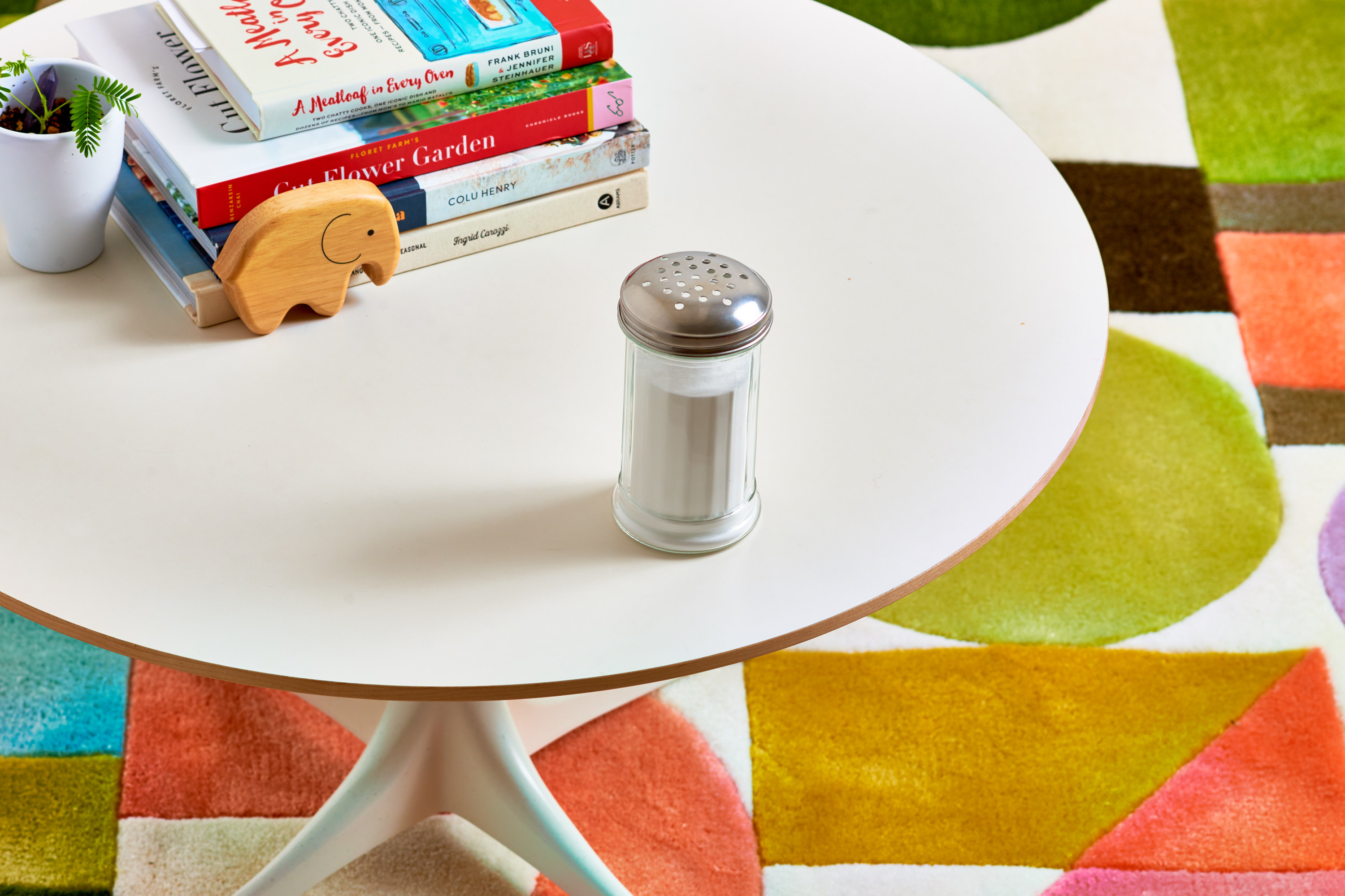 How To Use Baking Soda On Carpet As A Deodorizer Apartment Therapy