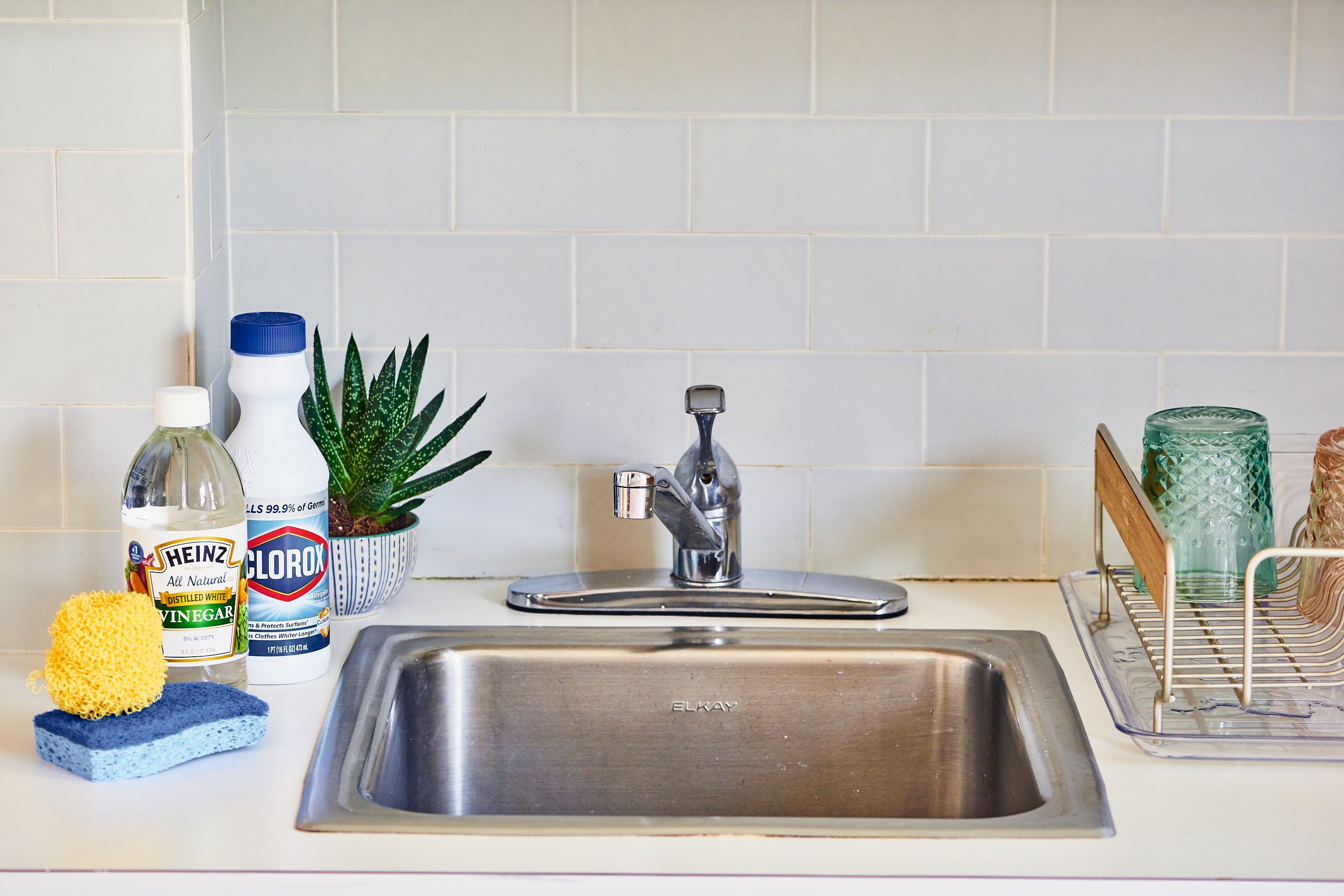 How To Clean Kitchen Sink With Vinegar Things In The Kitchen