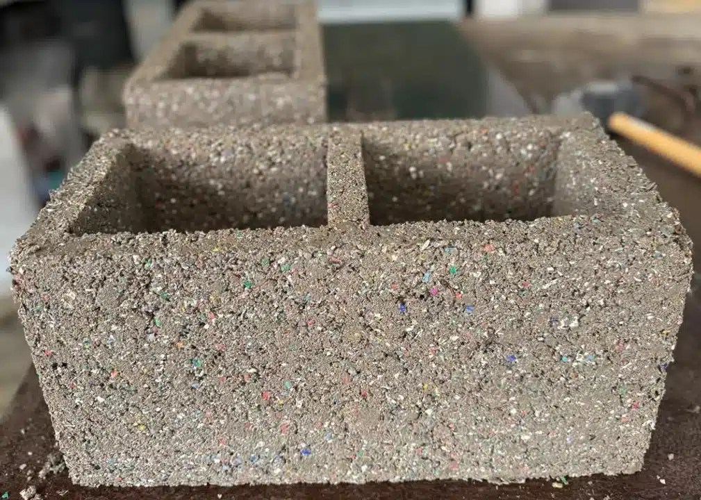 casas sustentáveis ​​feitas com plástico reciclado