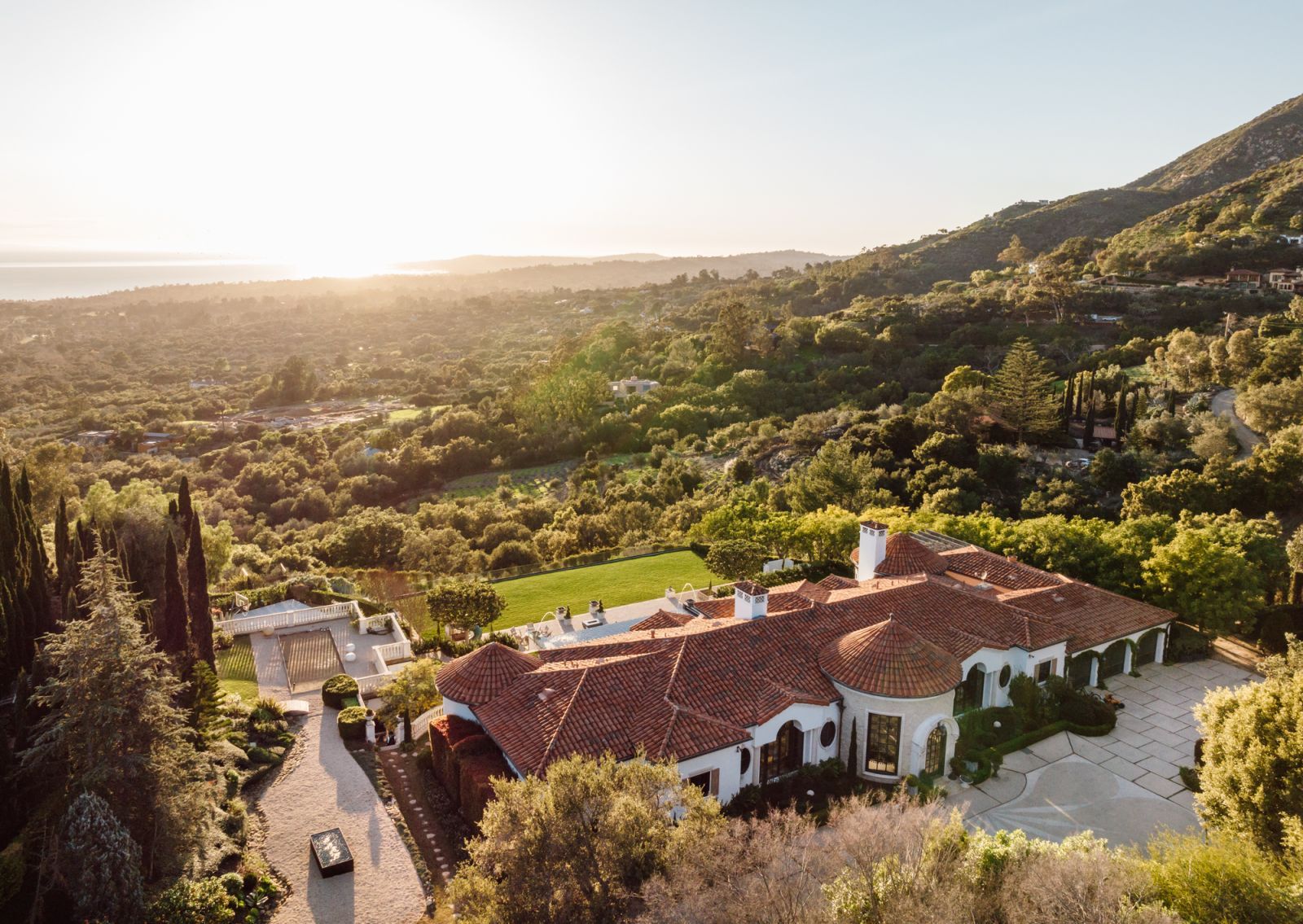 WHAT MAKES A HOME A TROPHY HOME? Luxury Realtor Cristal Clarke