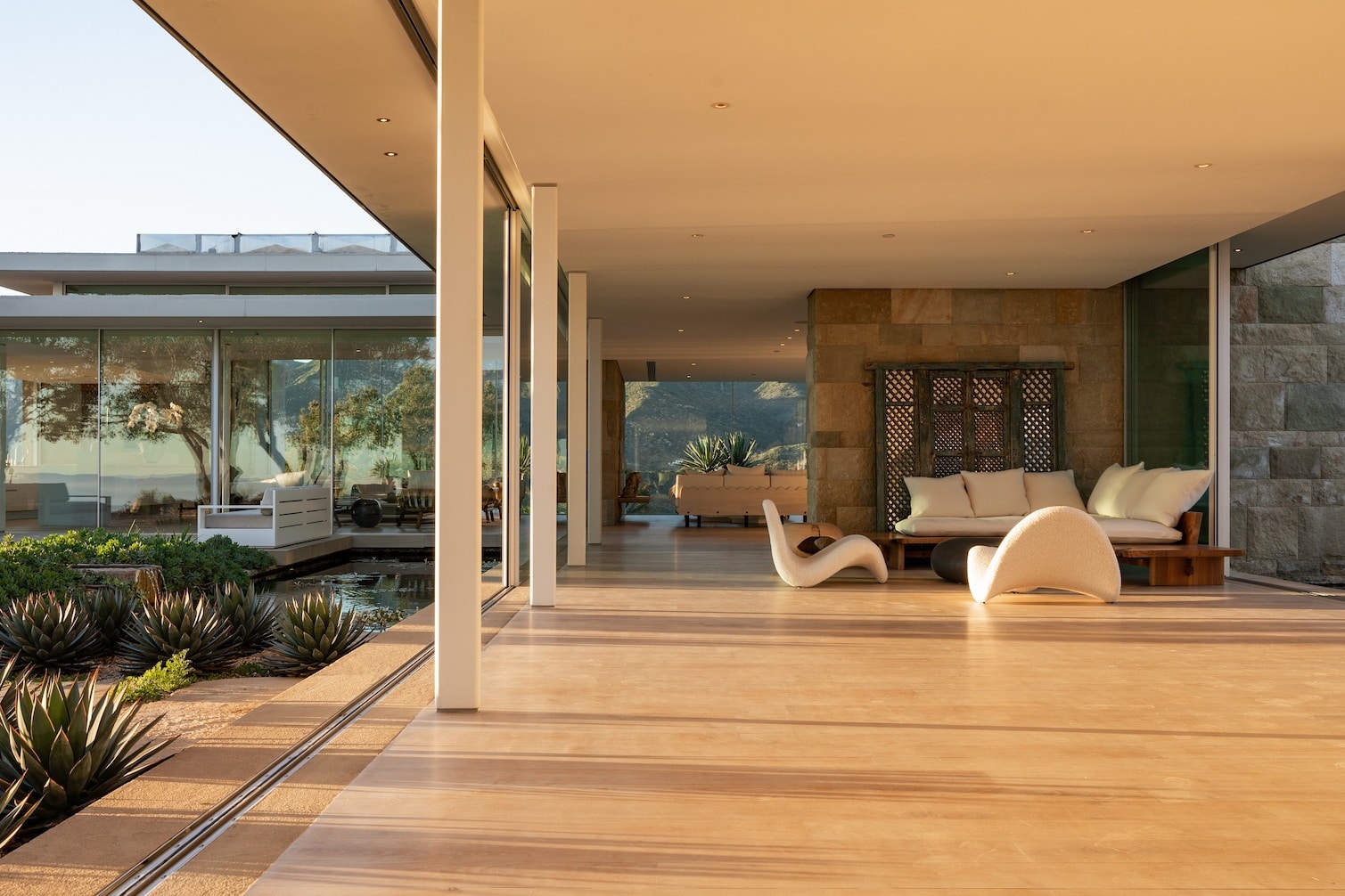 MODERN VS CONTEMPORARY VS MIDCENTURY MODERN ARCHITECTURE Luxury