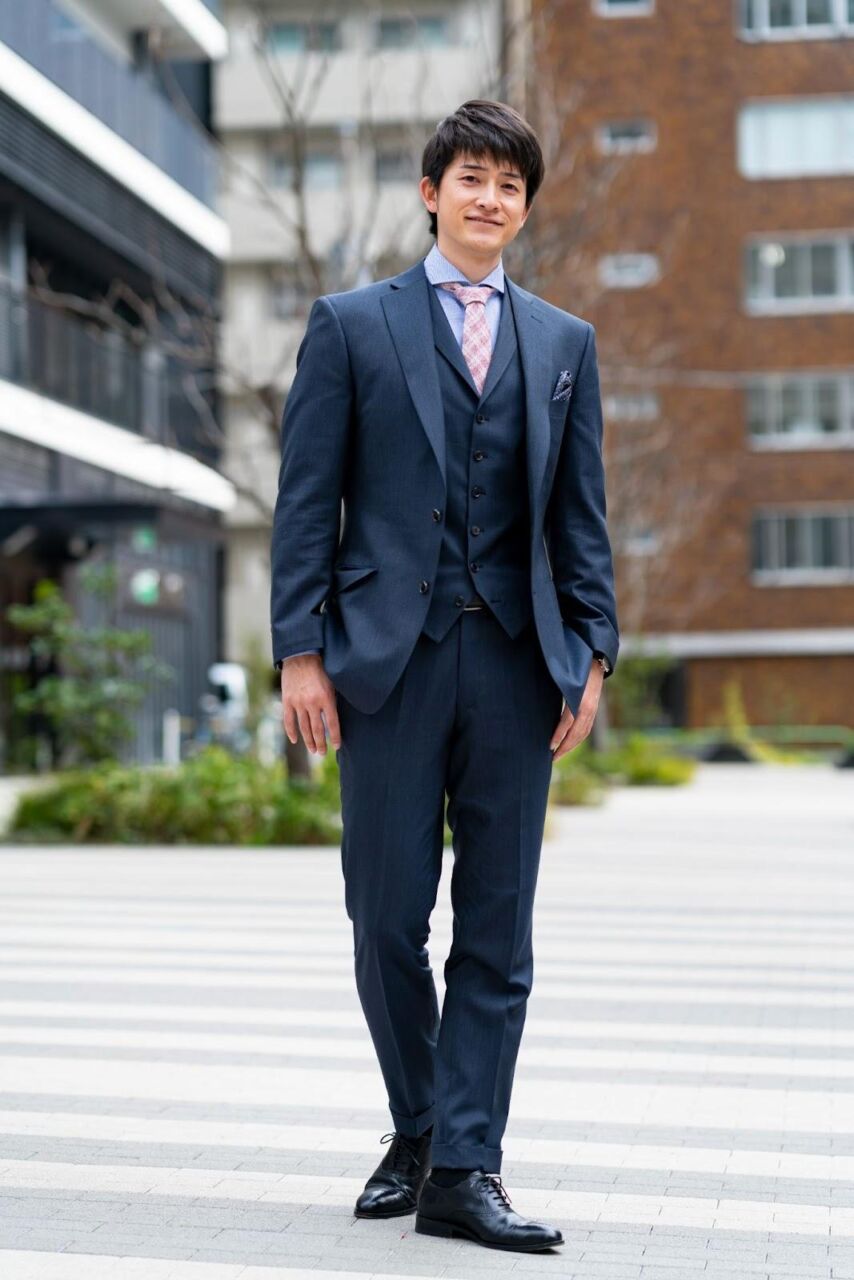 結婚式・披露宴に着ていくスーツは？マナーや年代別のおすすめのポイントを解説 オーダースーツSADA オーダースーツSADA