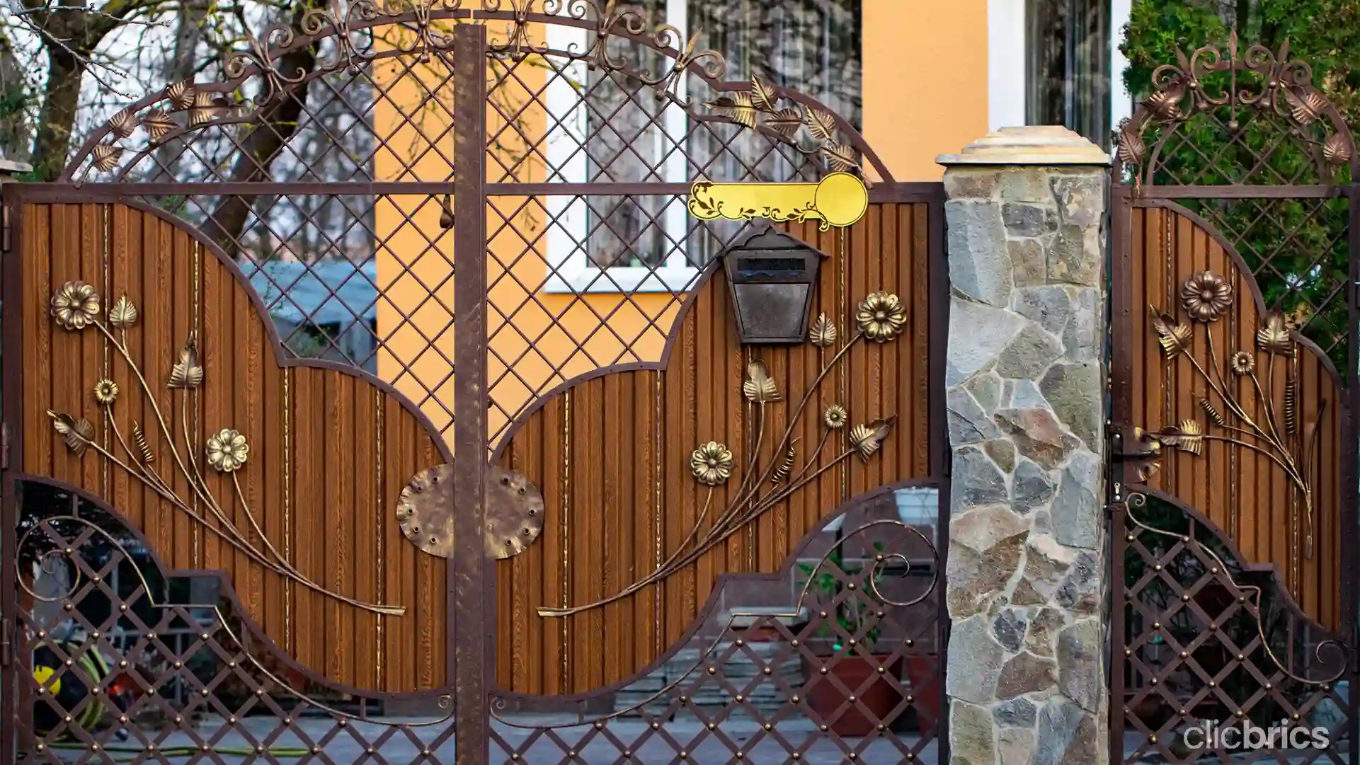 12 Gate Paint Colors for a Modern and Sleek Entrance