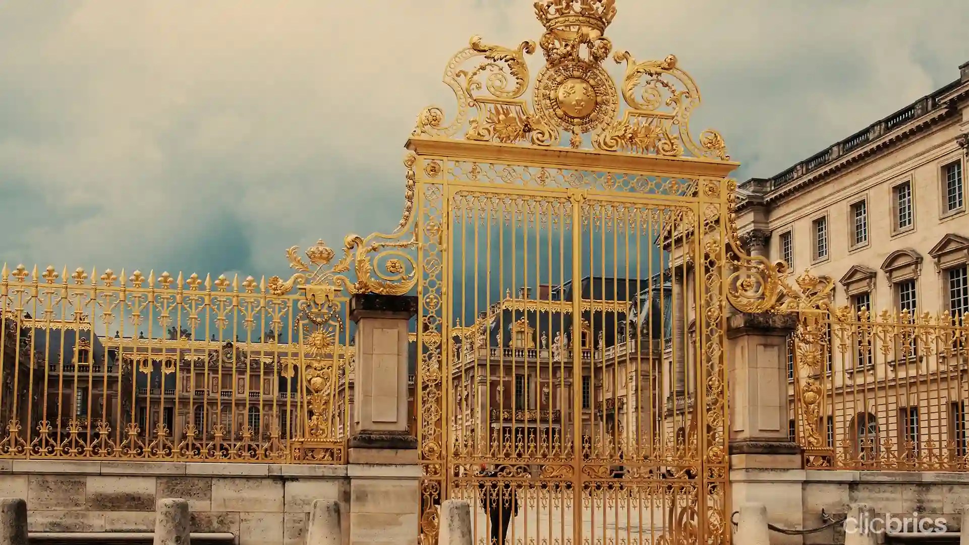 12 Gate Paint Colors for a Modern and Sleek Entrance