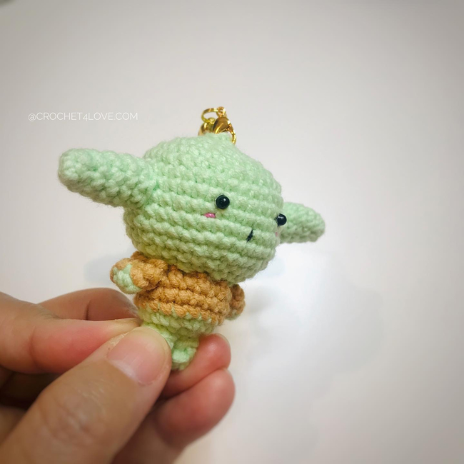 FREE Baby Yoda keychain size Crochet pattern Ribblr