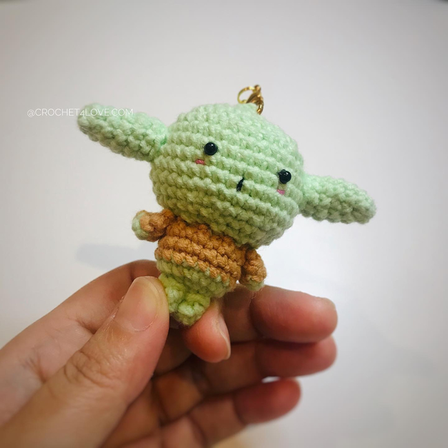 FREE Baby Yoda keychain size Crochet pattern Ribblr