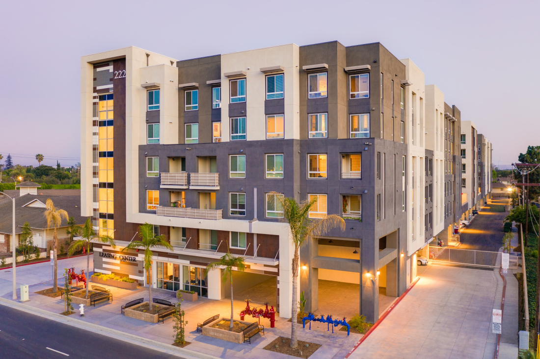 Metro East Senior Park Apartments Sinanian Development, Inc.