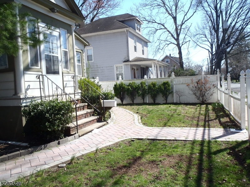 687 Jefferson Ave, Rahway City, NJ 07065