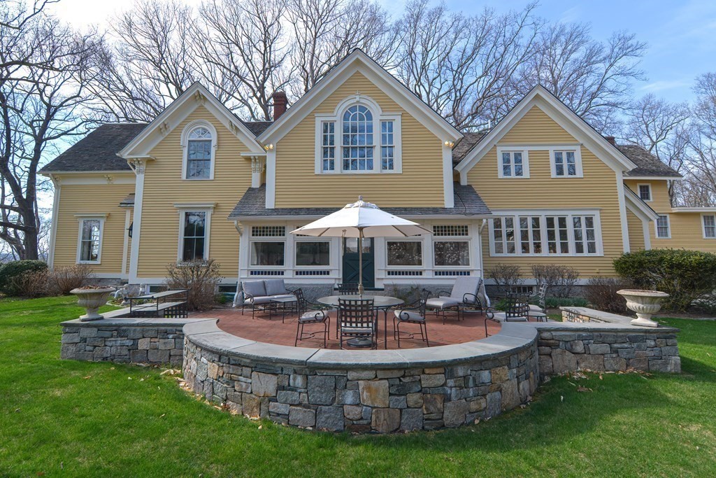 202 Paine St Bellingham MA 02019