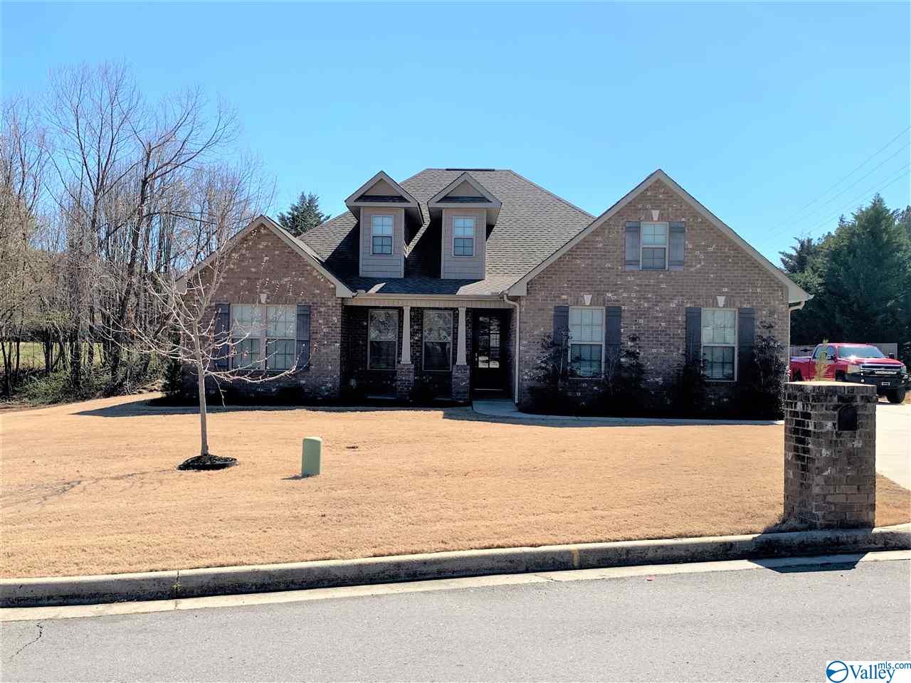 11 Derby Drive, Decatur, AL 35603