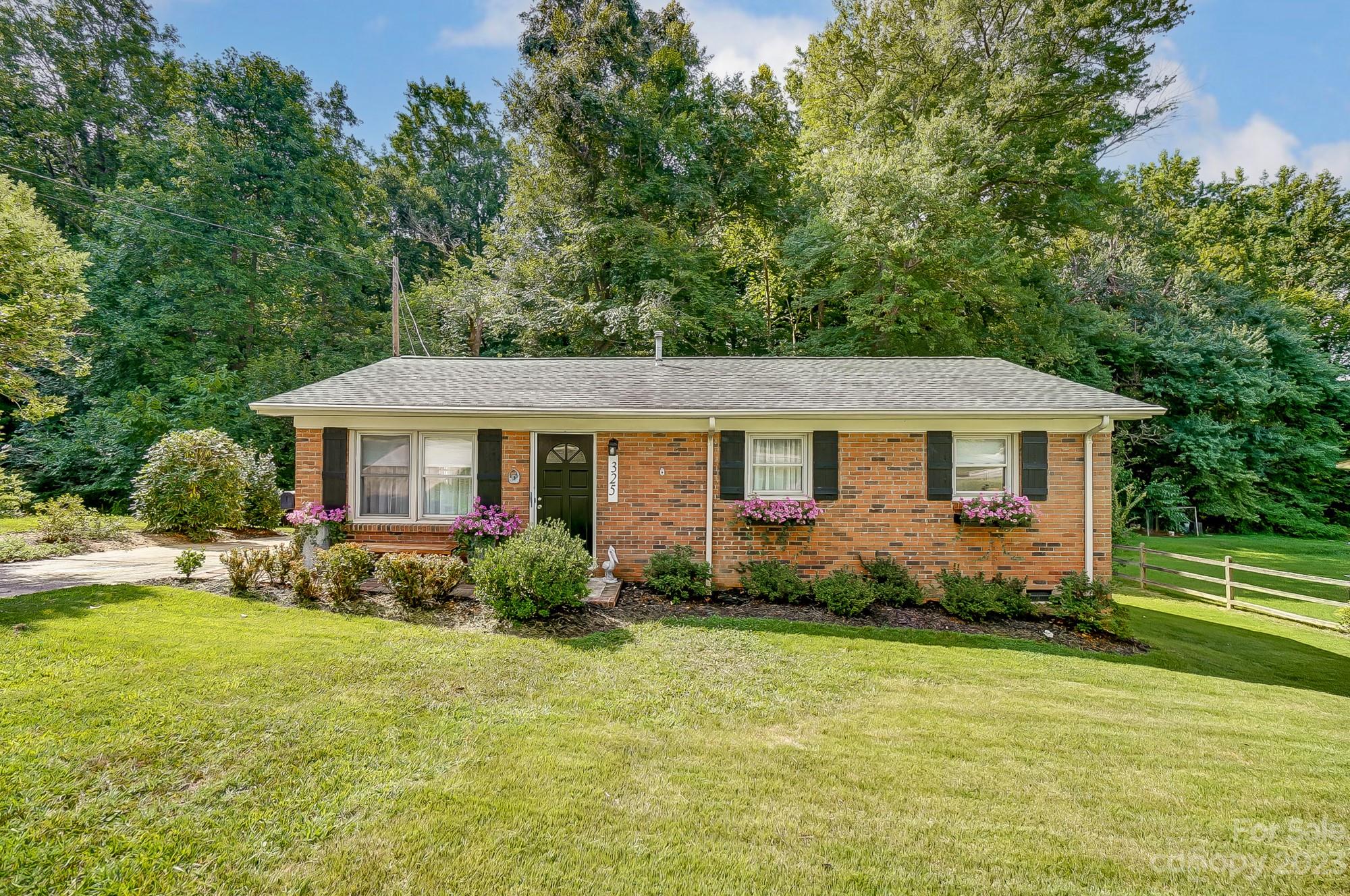 325 Cabarrus Avenue, Mooresville, NC 28115