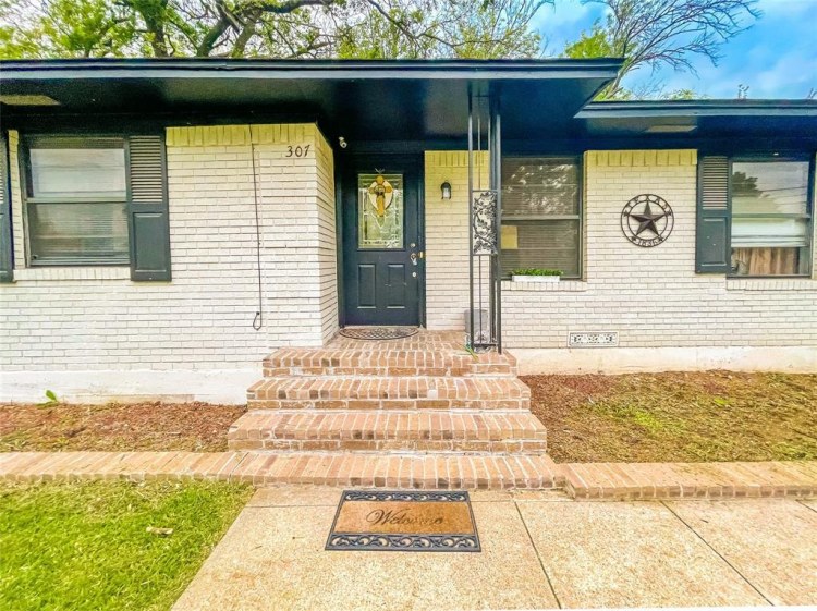 307 N Chattey Road, DeSoto, TX 75115