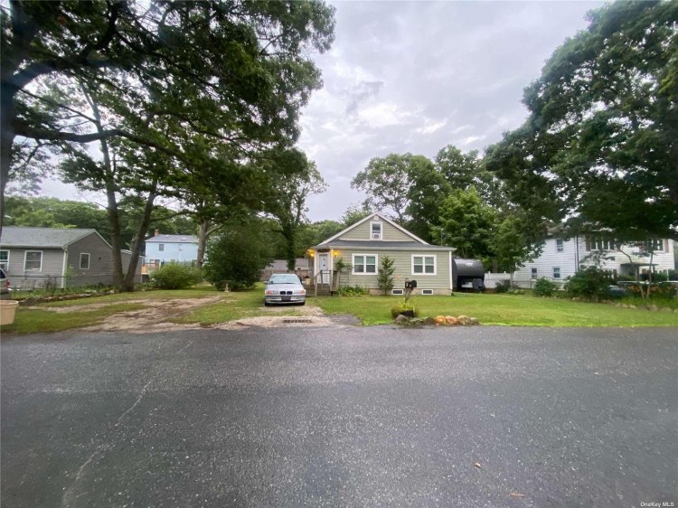 26 President Road, Mastic Beach, NY 11951