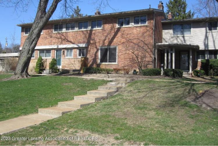 1064 Stratford Lane, Bloomfield HIlls, MI 48305