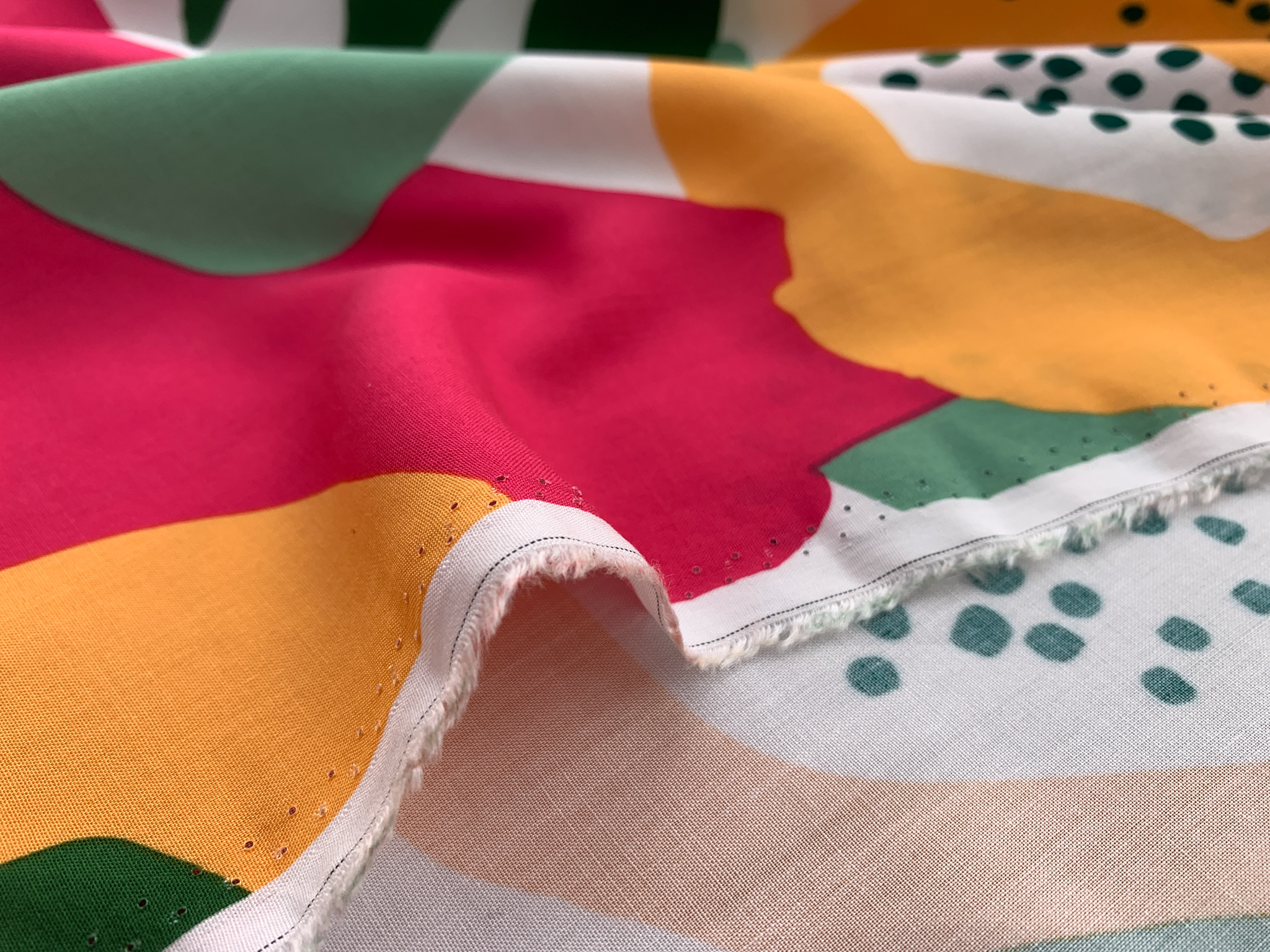 Viscose Poplin Print Abstract Paradise Ecru Stonemountain