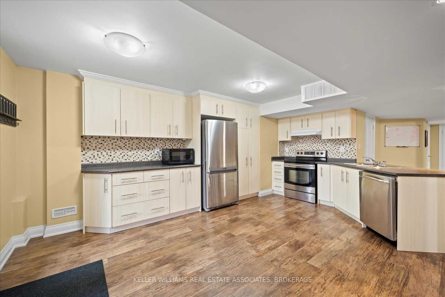 1507 Northmount Ave Mississauga 2,250,000 • IVANRE