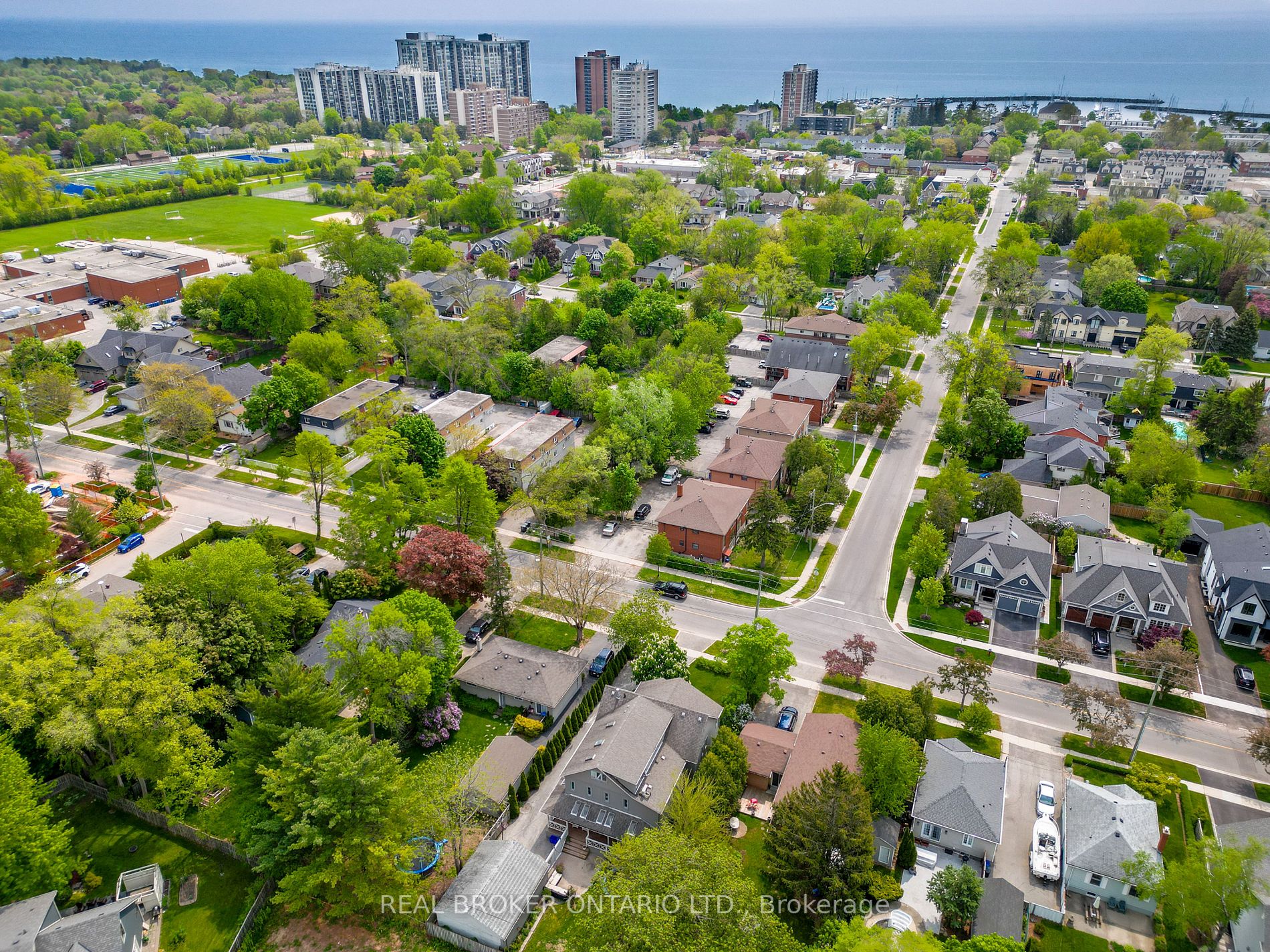 2333 Hixon St Oakville 2,300,000 • IVANRE