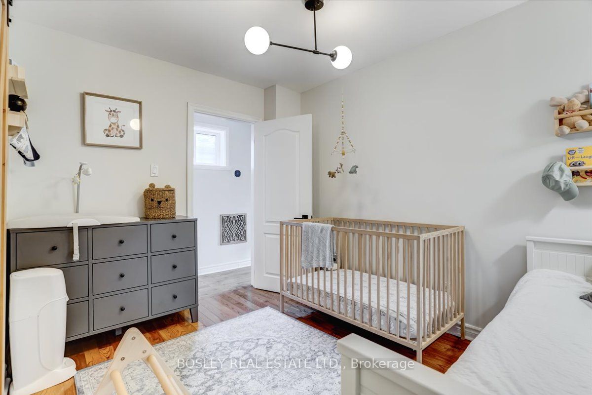 33 Rockcliffe Blvd Toronto 998,000 • IVANRE