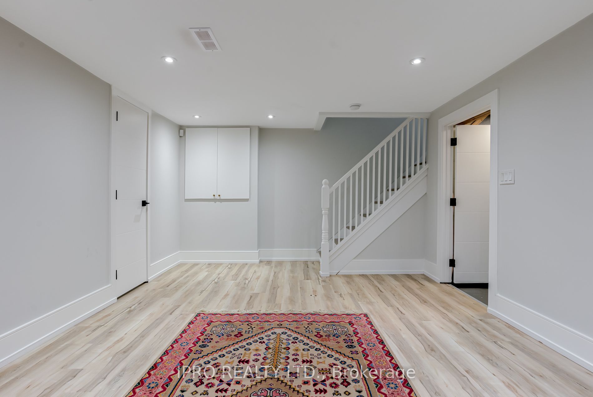 10 Urbandale Ave Toronto 2,330,000 • UNITYᴿᴱ