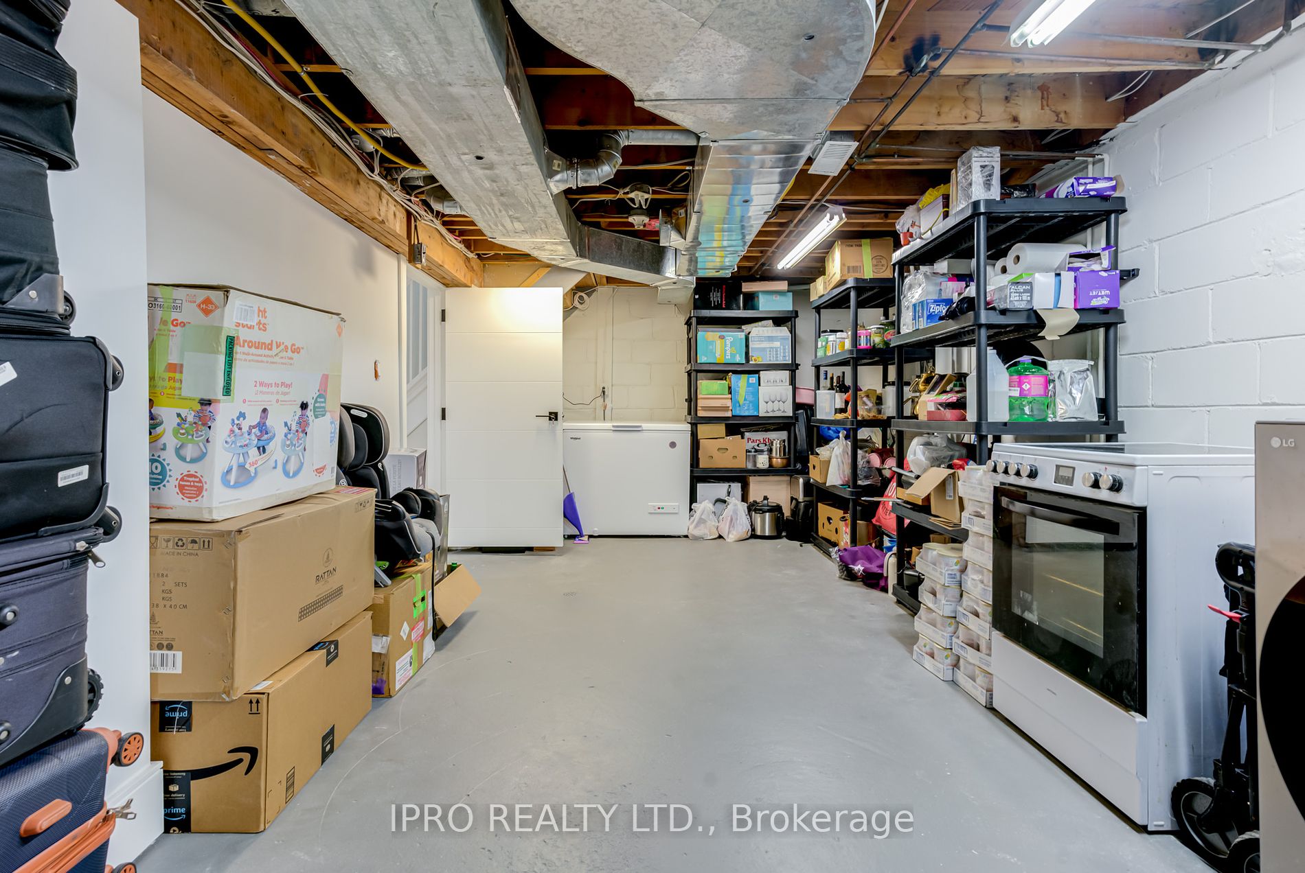 10 Urbandale Ave Toronto 2,330,000 • UNITYᴿᴱ