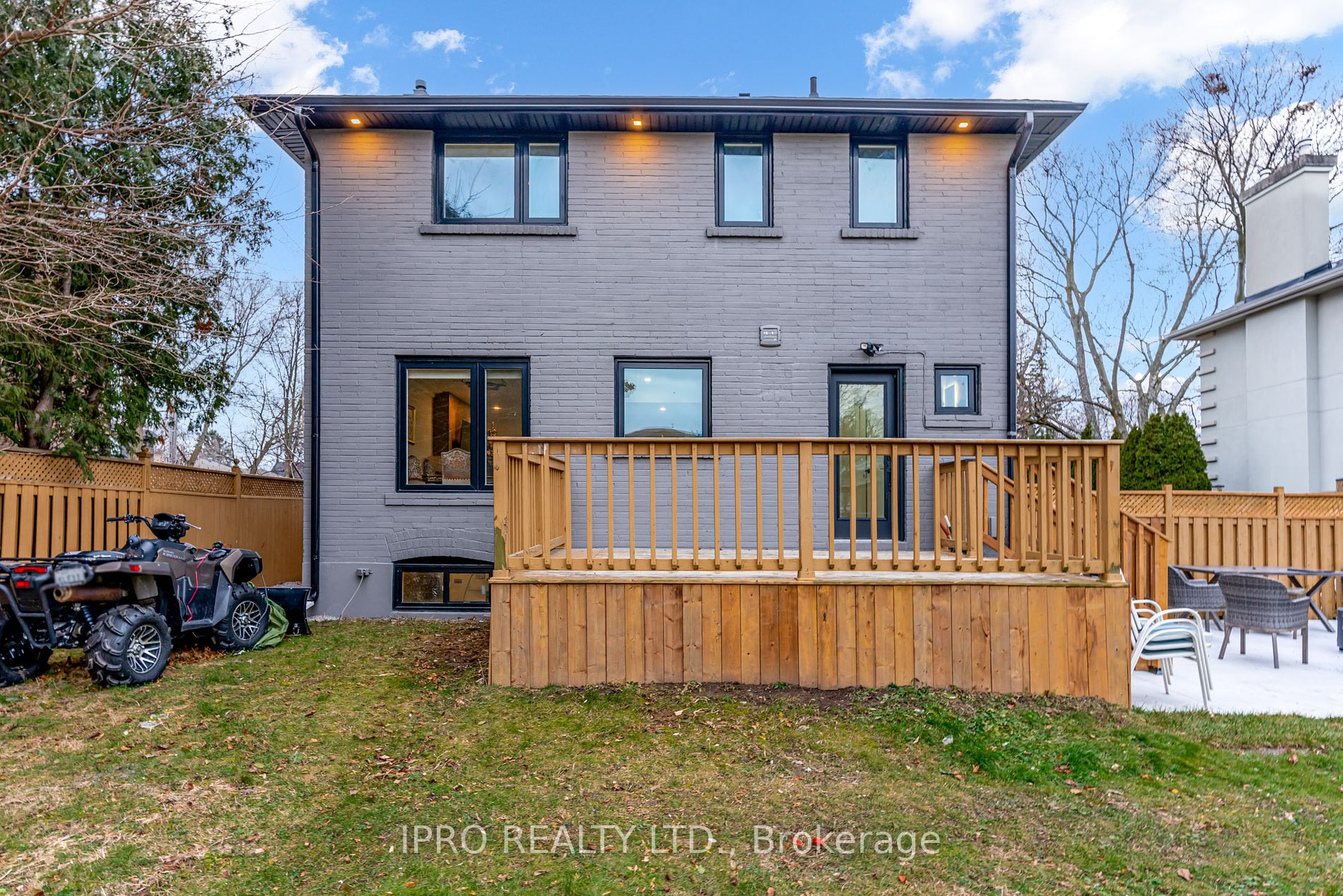 10 Urbandale Ave Toronto 2,330,000 • UNITYᴿᴱ