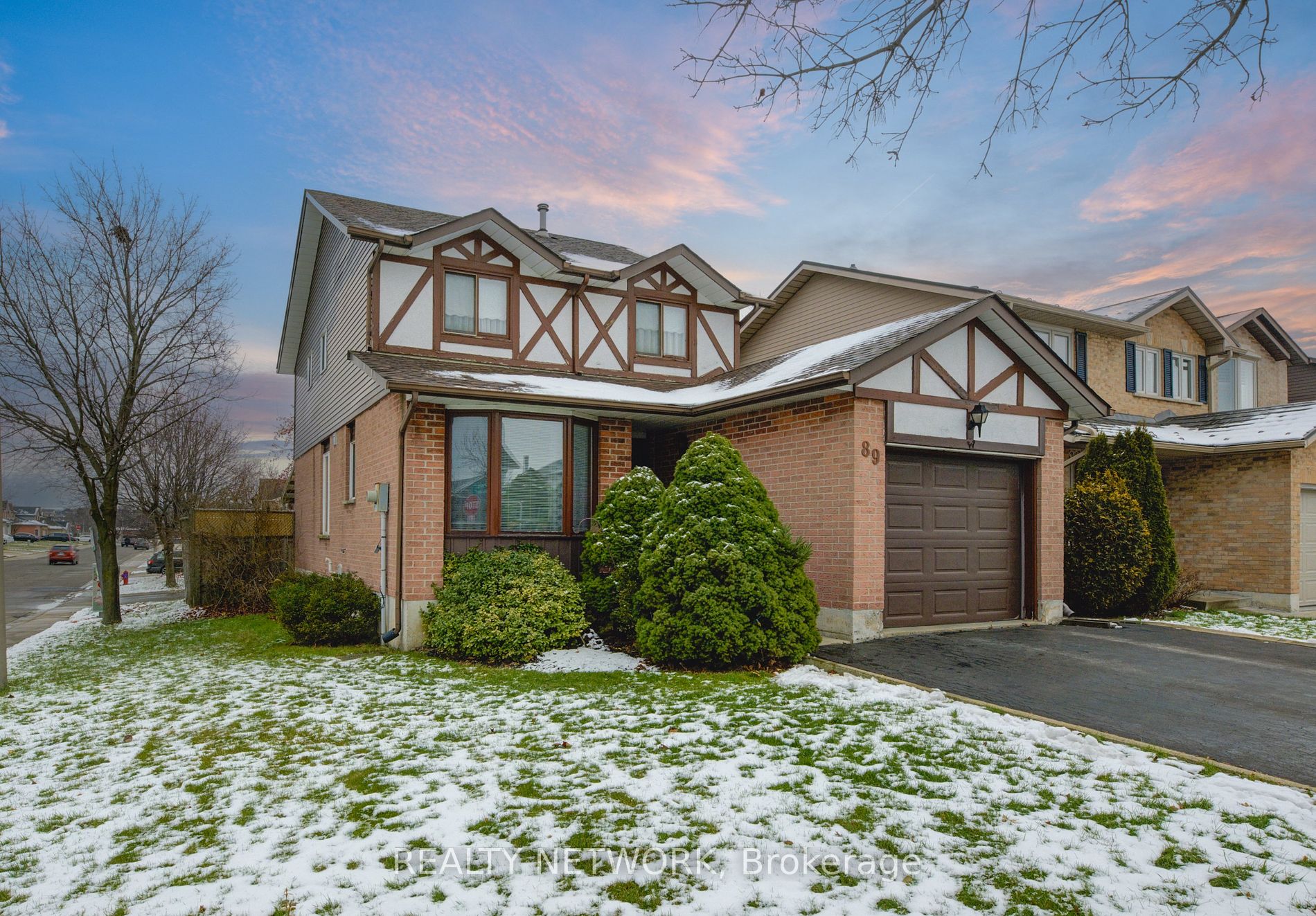 89 Charing Dr Hamilton 799,777 • IVANRE