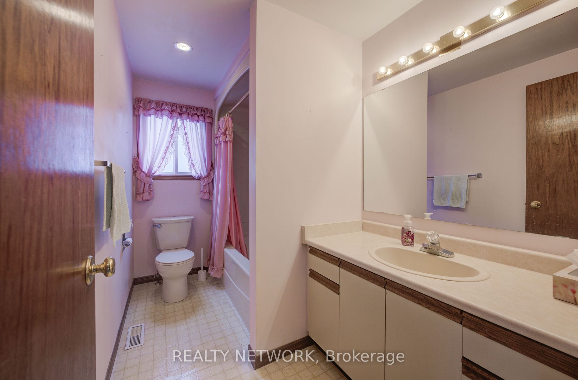 89 Charing Dr Hamilton 799,777 • IVANRE