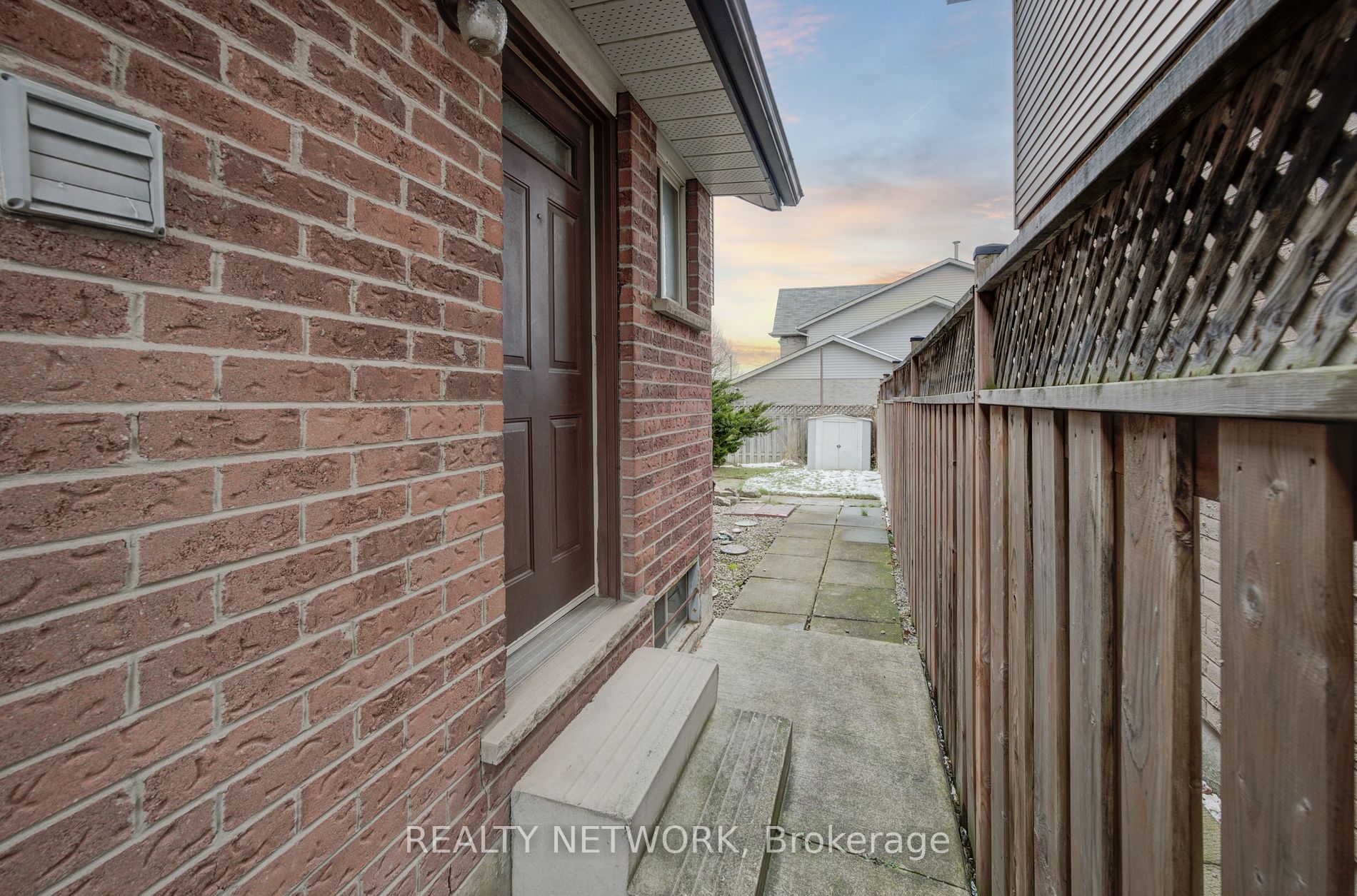 89 Charing Dr Hamilton 799,777 • IVANRE