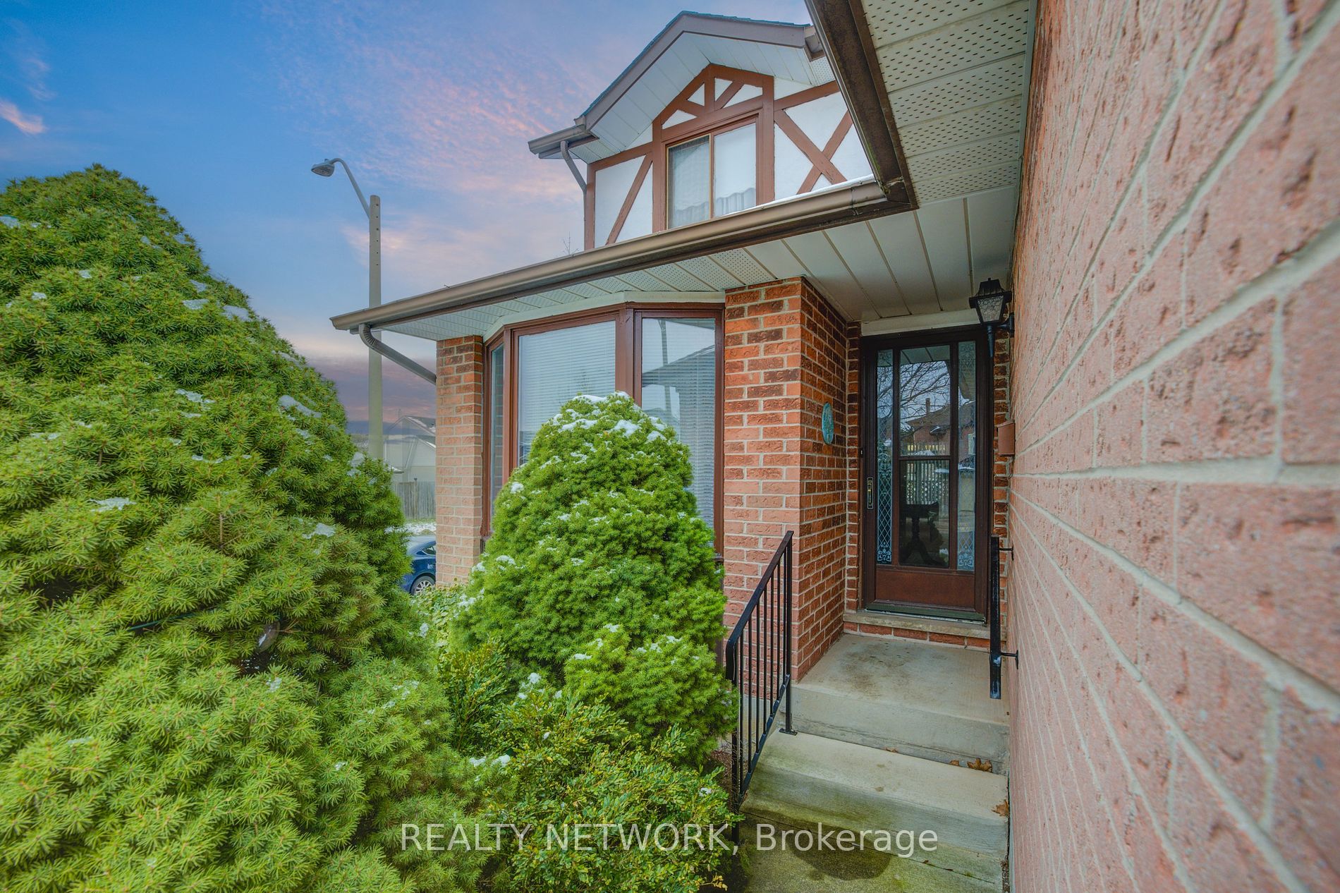 89 Charing Dr Hamilton 799,777 • IVANRE