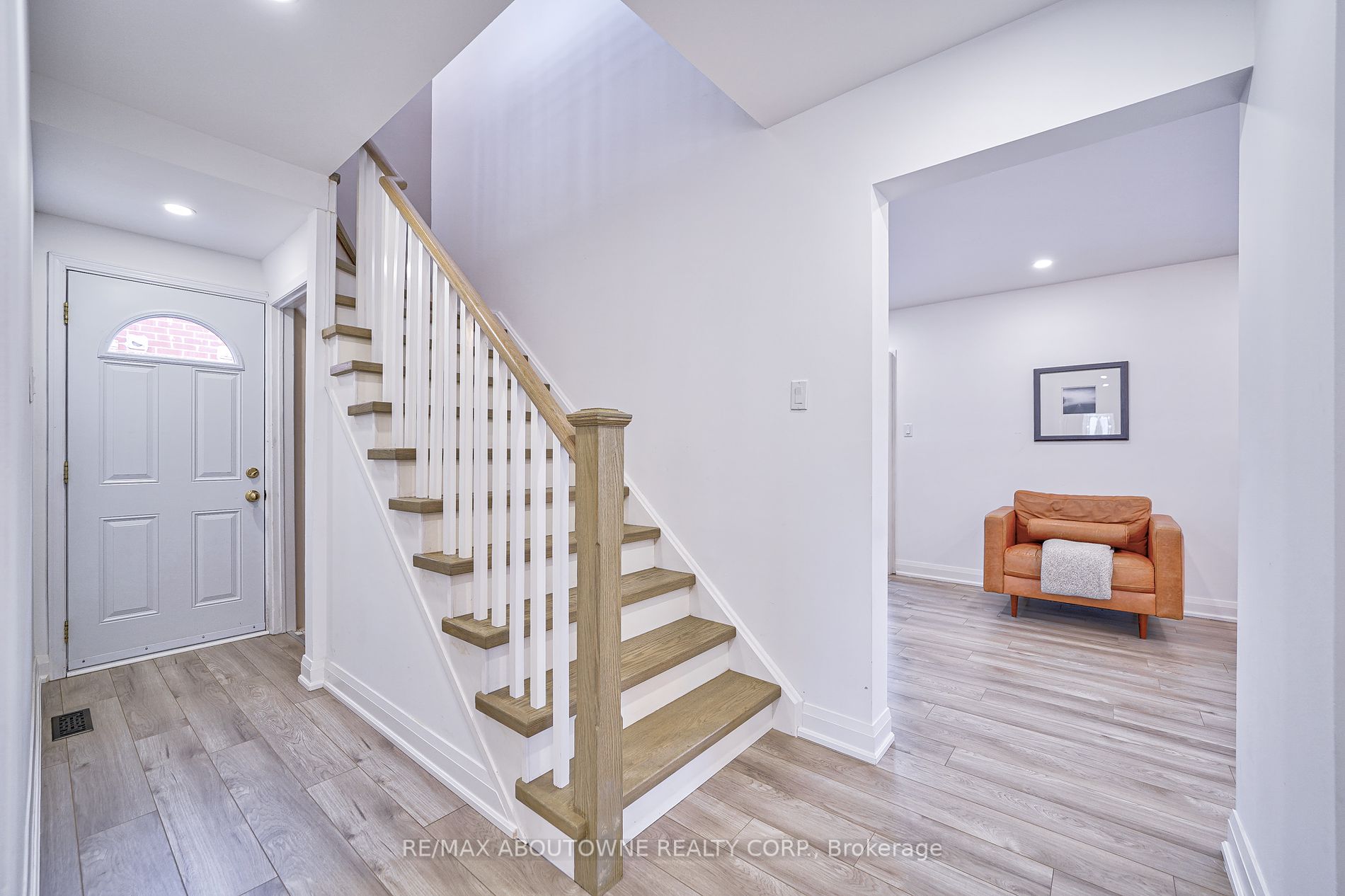 1394 Cobbler Lane Oakville 1,249,000 • IVANRE