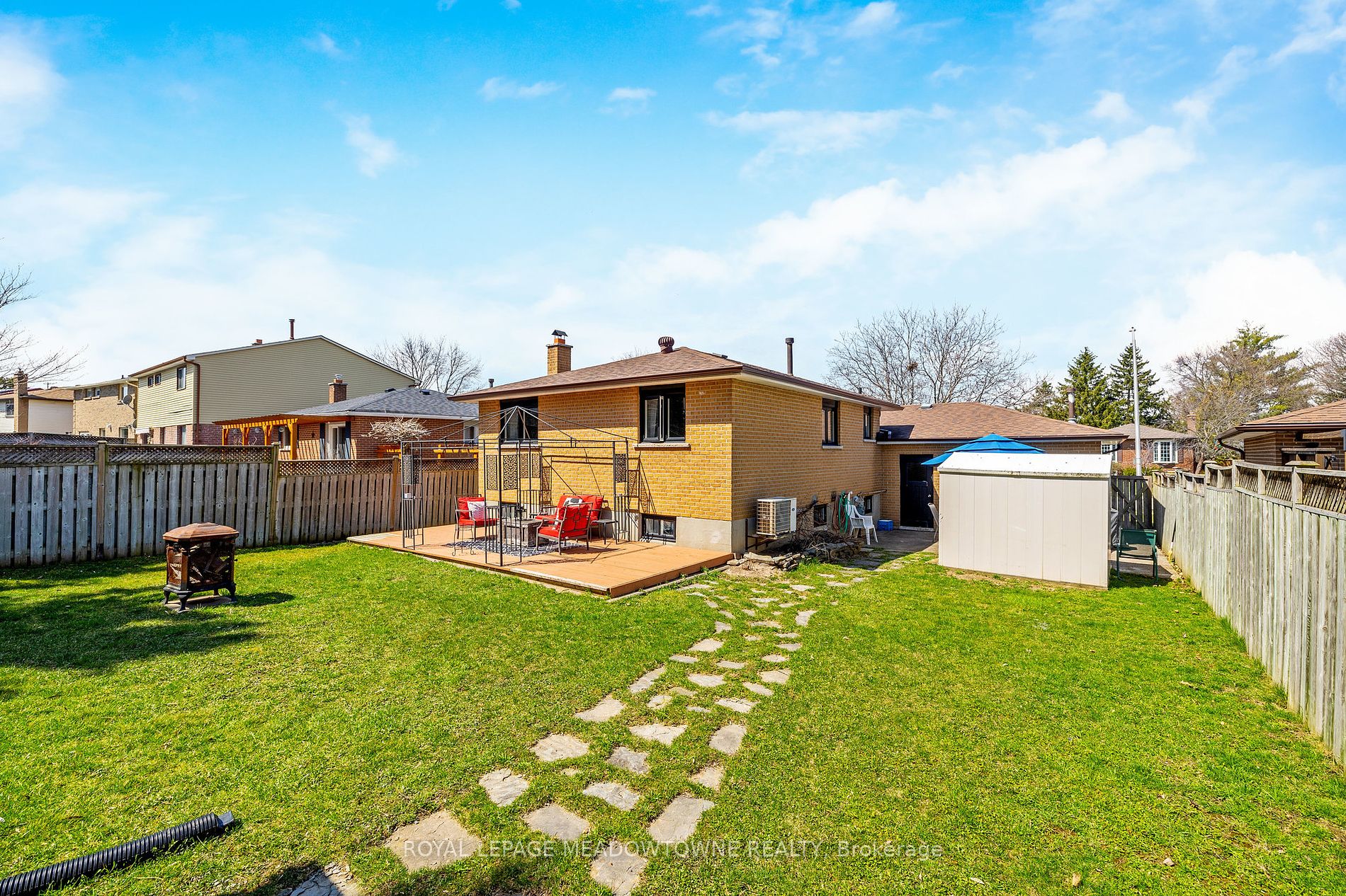 244 Laurier Ave Milton 1,099,900 • UnityRE