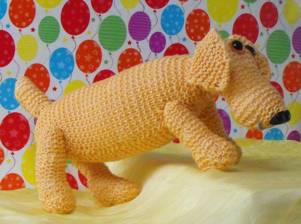 SAMMY the SAUSAGE DOG knitting